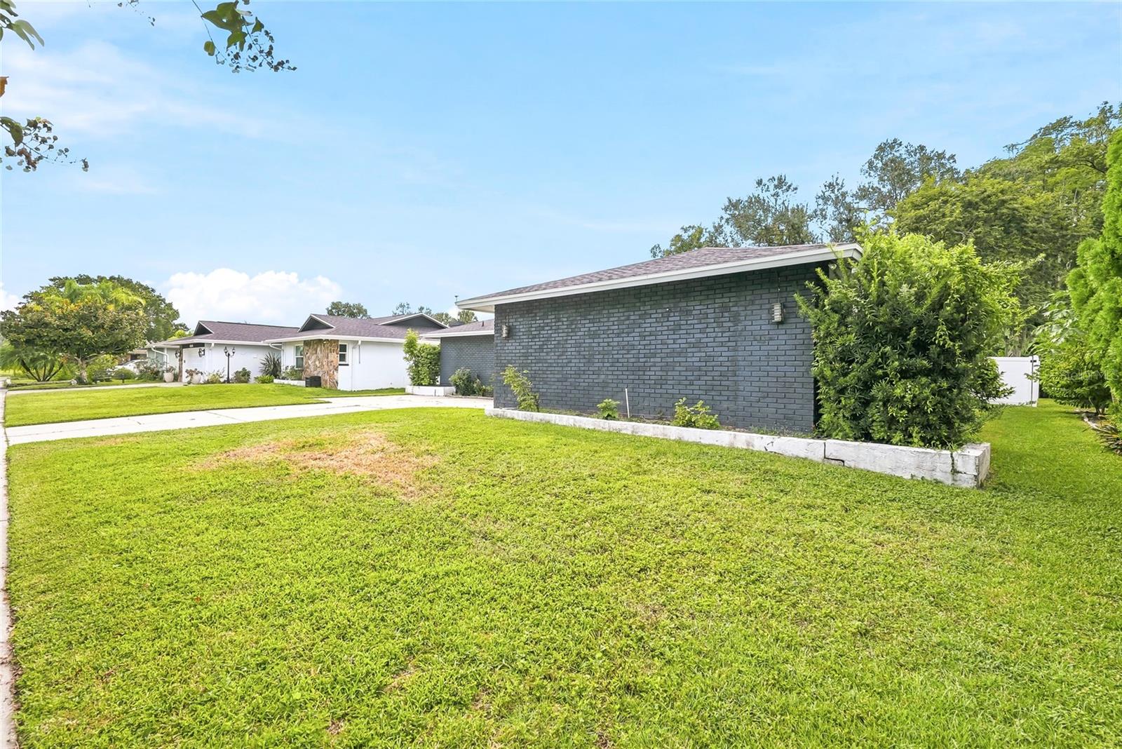 4206 WINDTREE DR