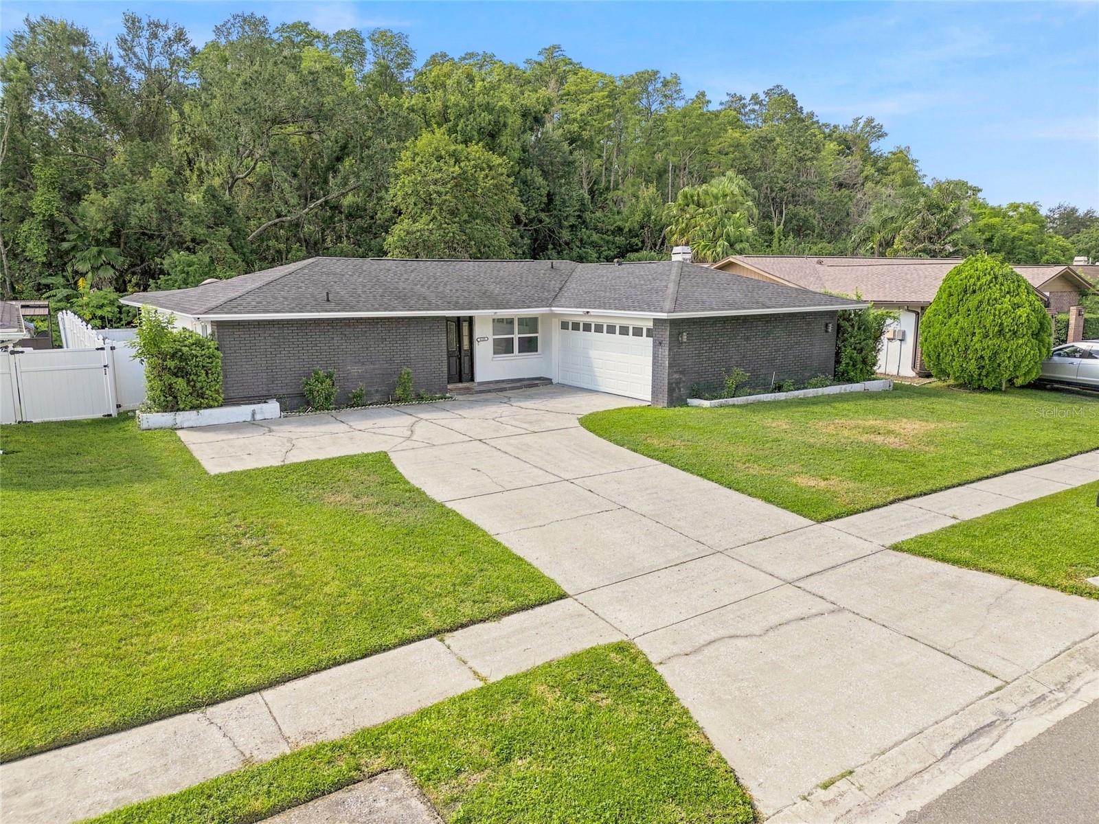 4206 WINDTREE DR