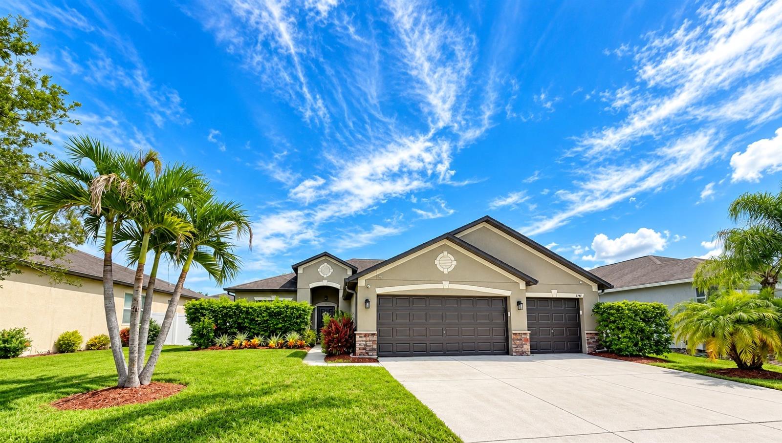 3748 ROUND TABLE CT