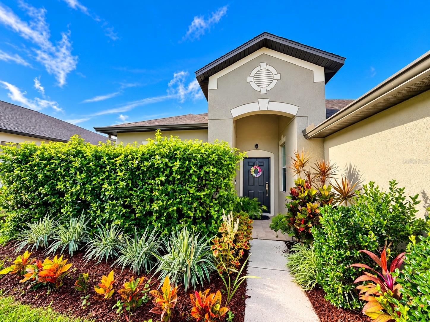 3748 ROUND TABLE CT