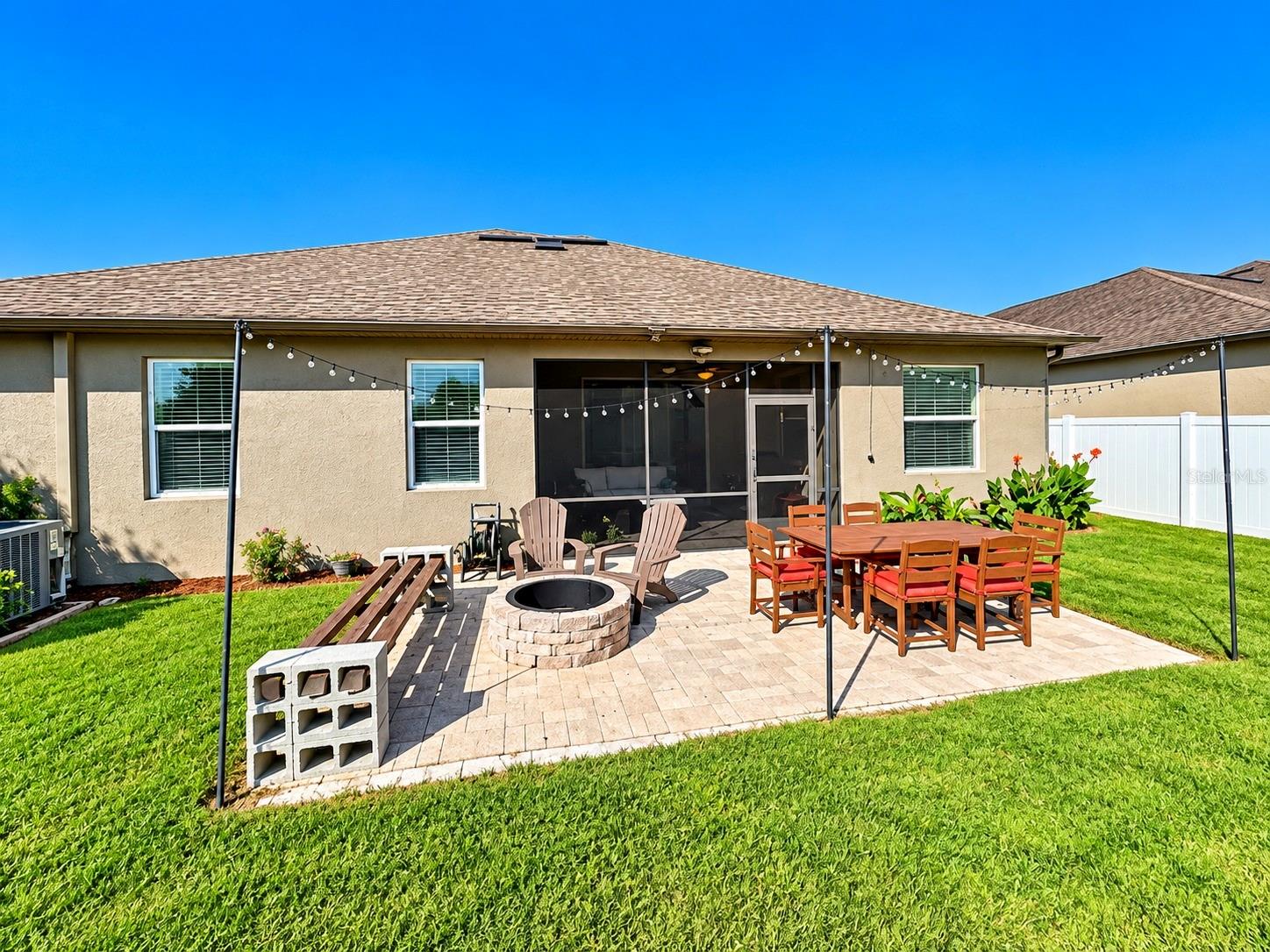 3748 ROUND TABLE CT