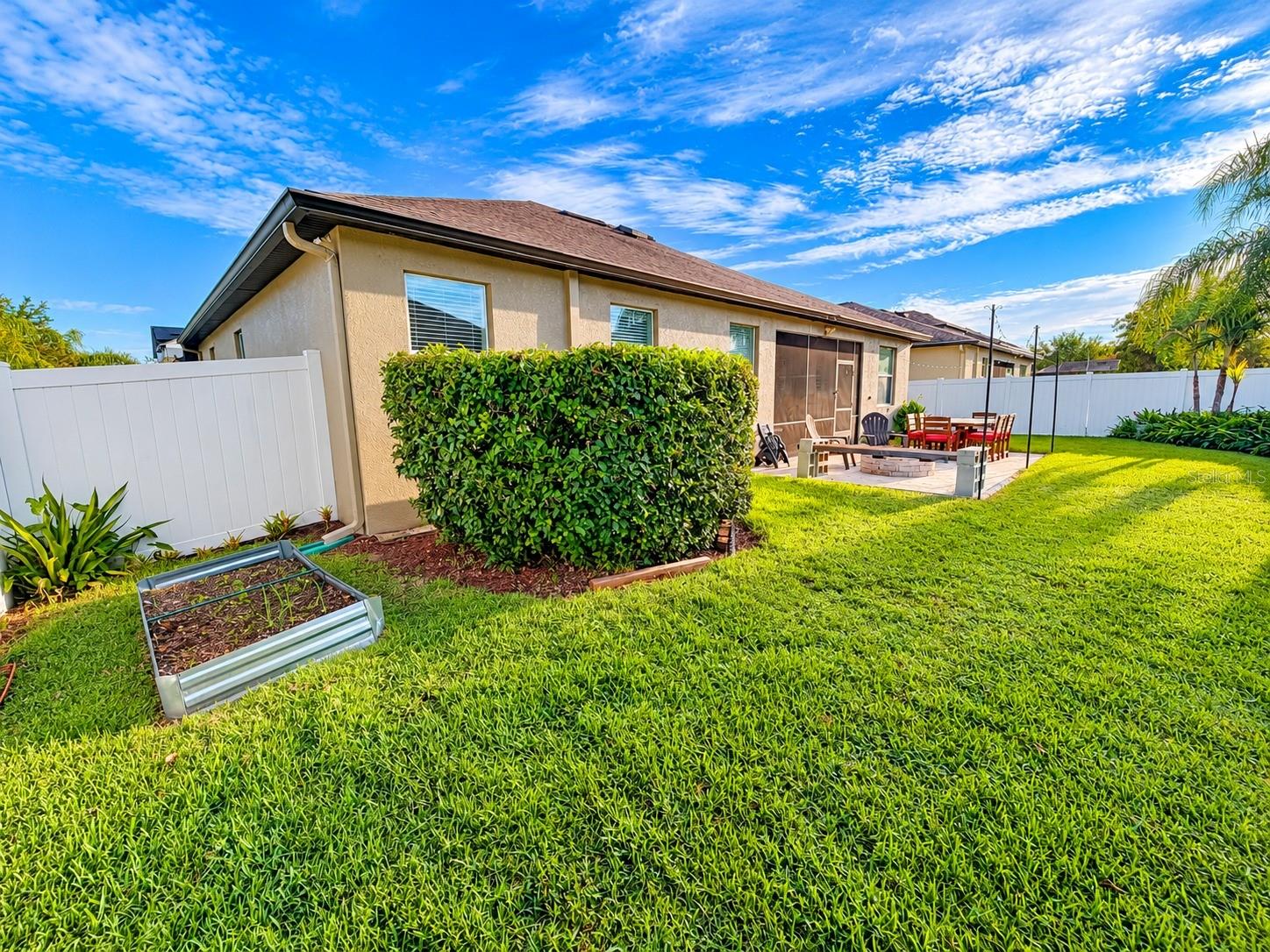 3748 ROUND TABLE CT