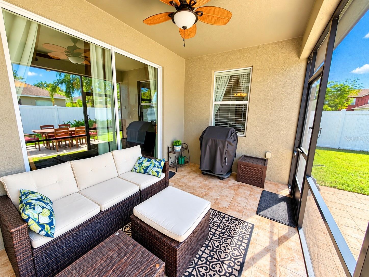 3748 ROUND TABLE CT
