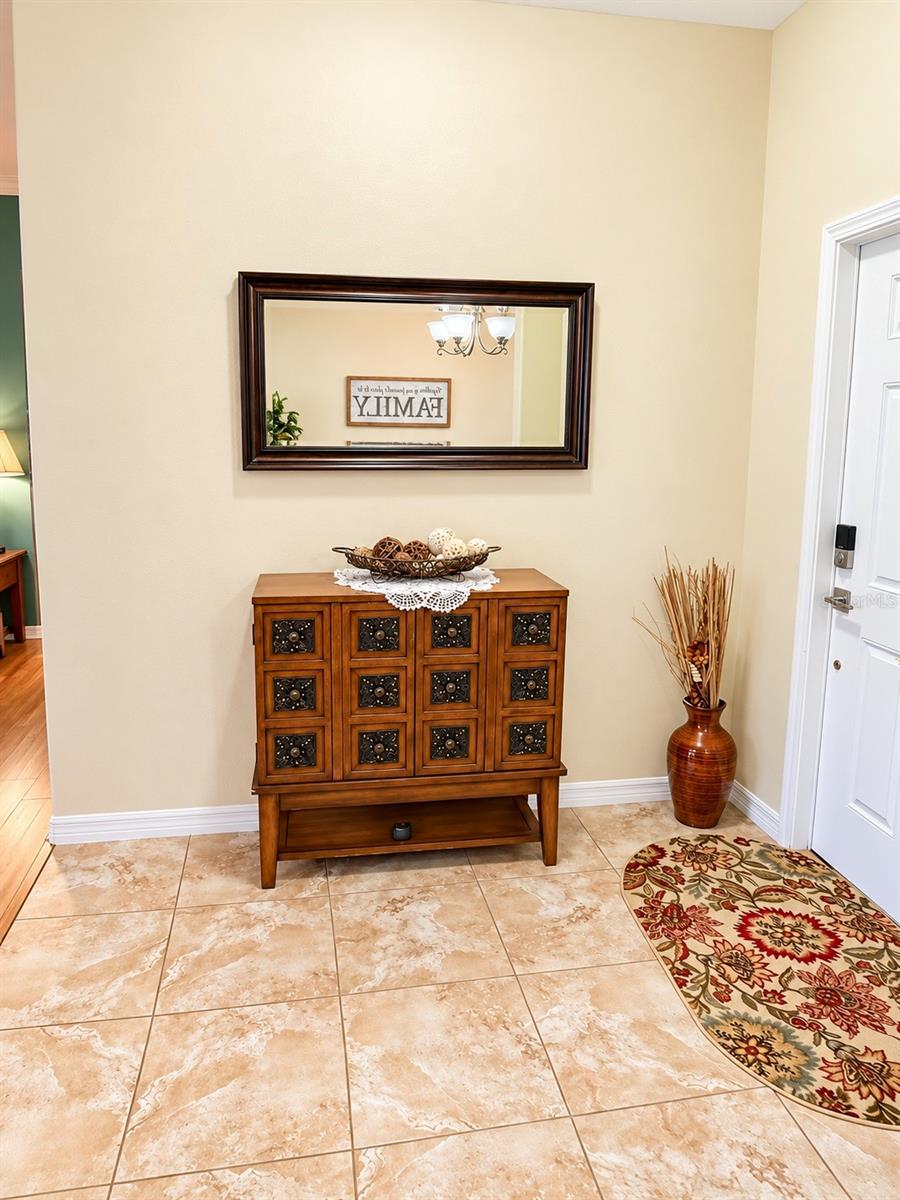 3748 ROUND TABLE CT
