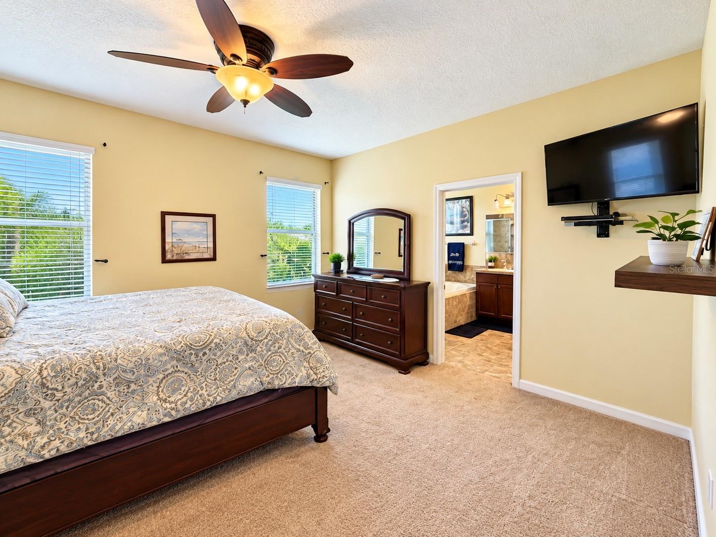 3748 ROUND TABLE CT