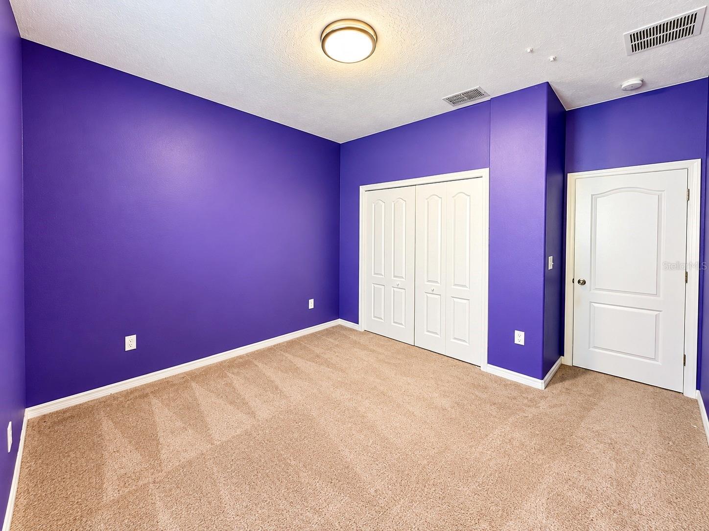 3748 ROUND TABLE CT