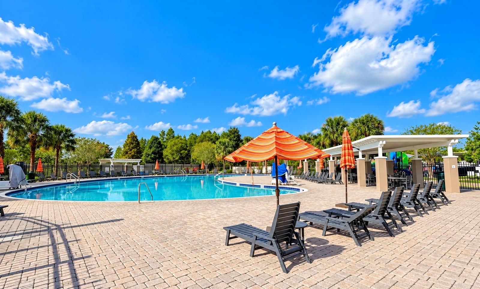3748 ROUND TABLE CT
