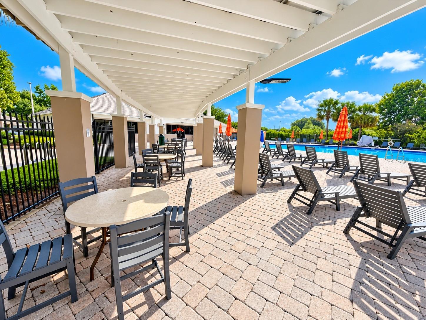 3748 ROUND TABLE CT