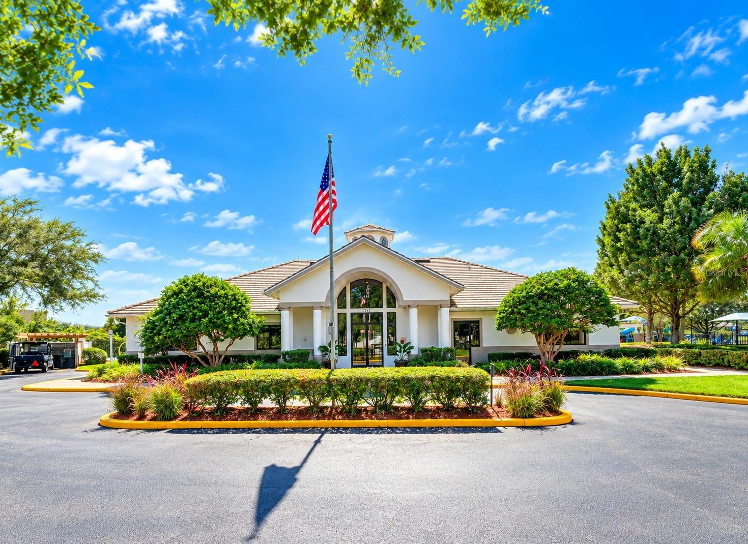 3748 ROUND TABLE CT