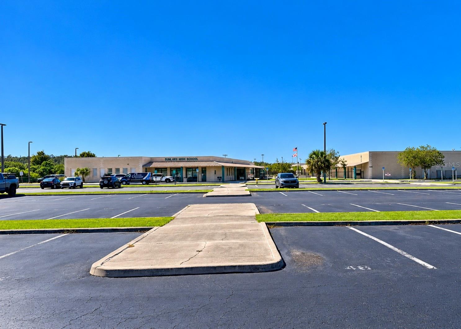 3748 ROUND TABLE CT