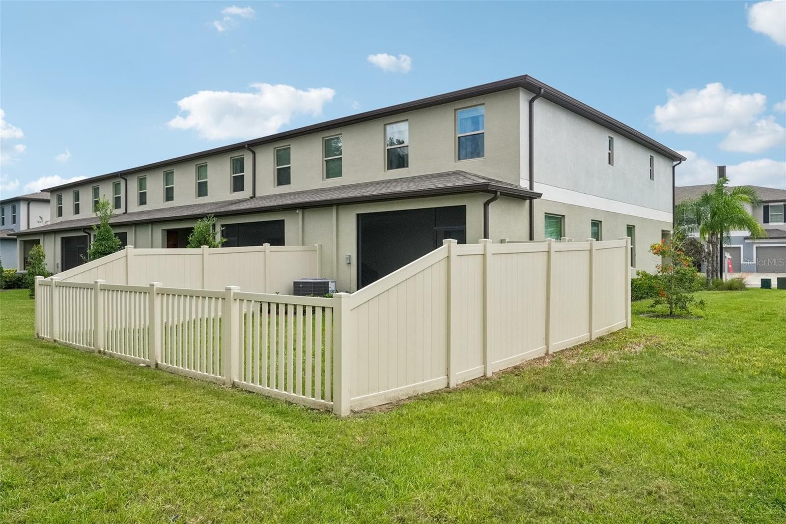 5111 FORUM BLVD