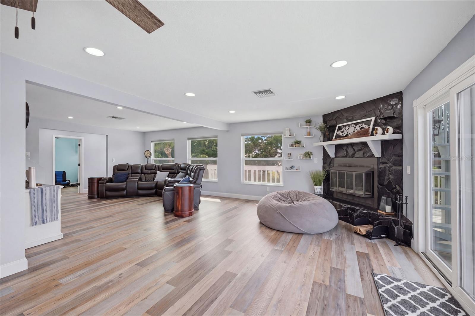 14523 BARLOW LN