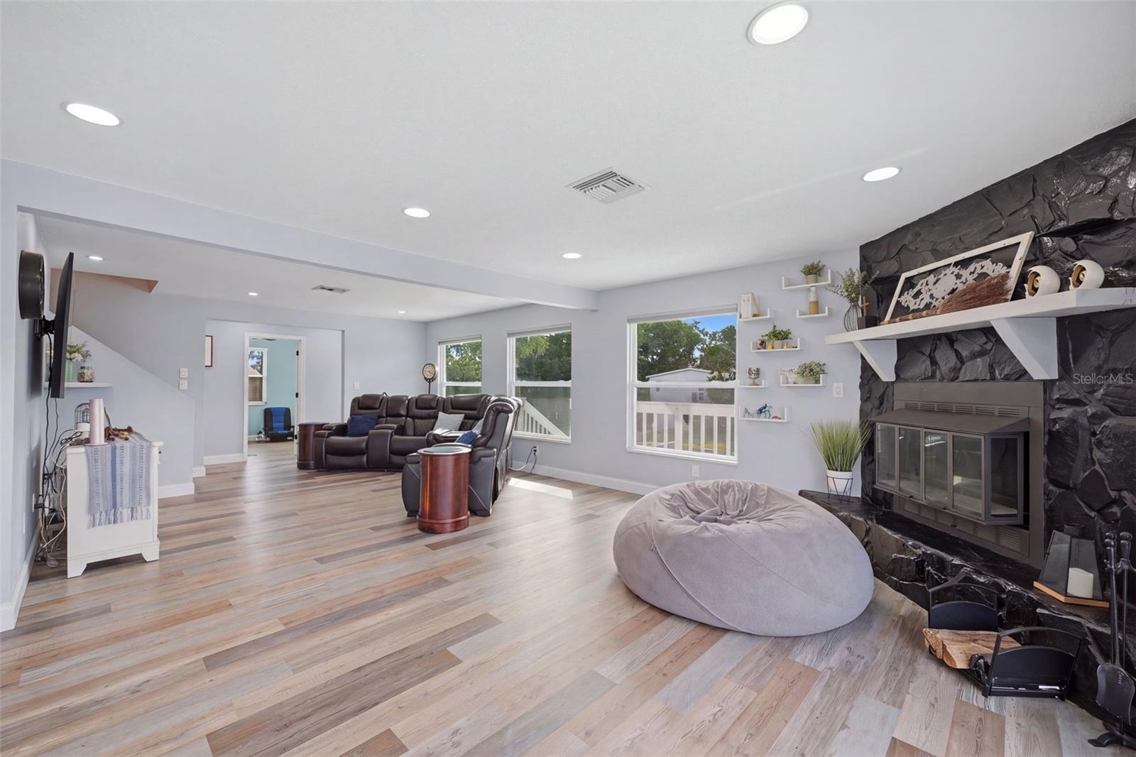 14523 BARLOW LN