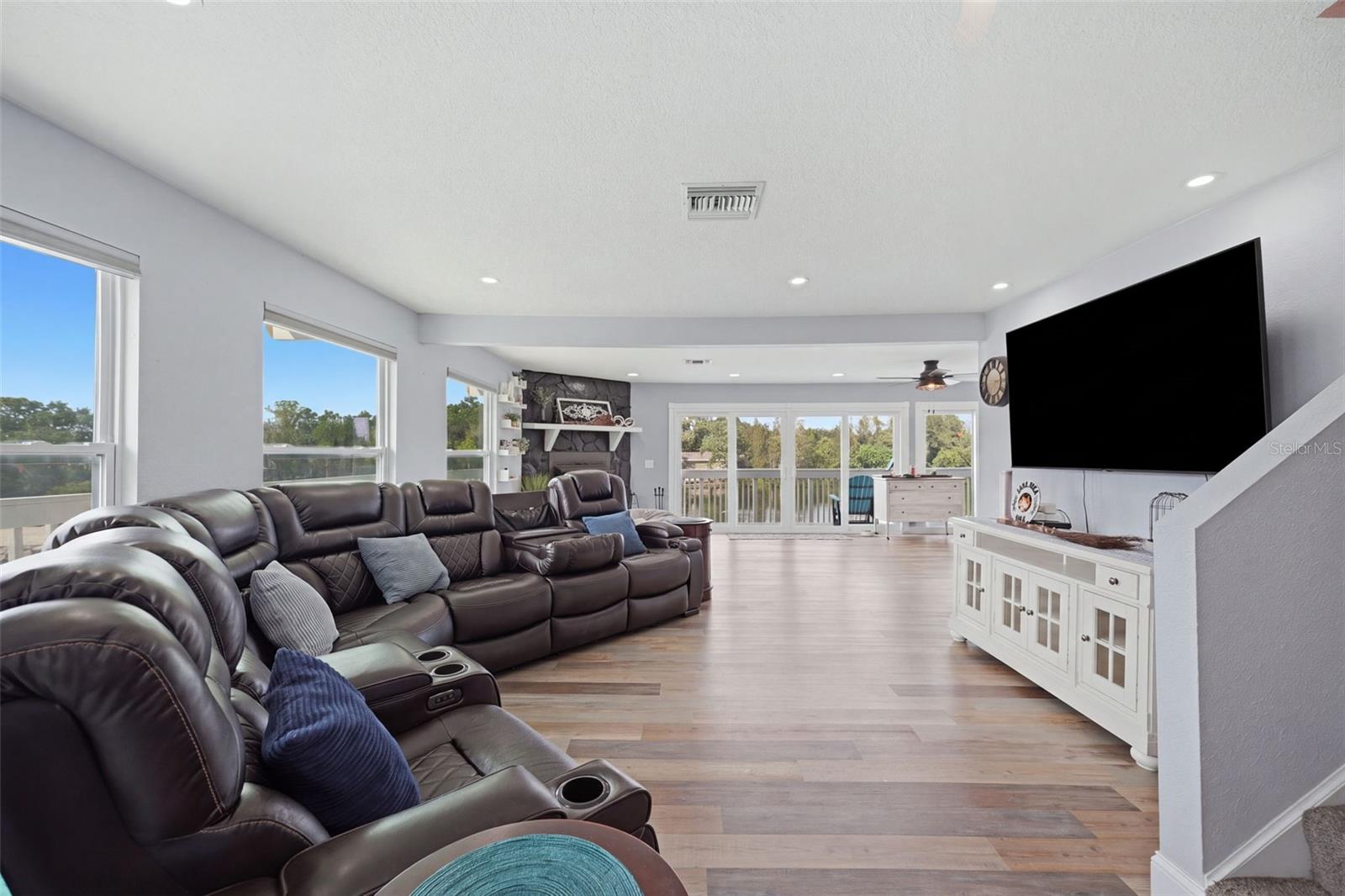 14523 BARLOW LN