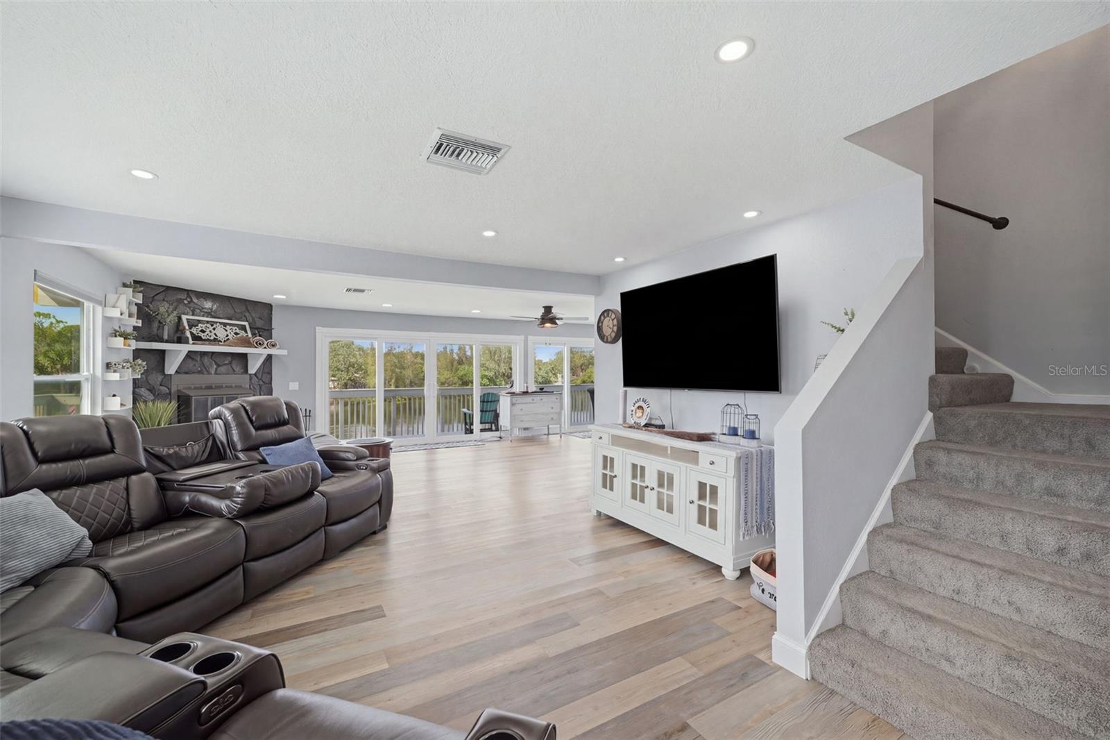 14523 BARLOW LN