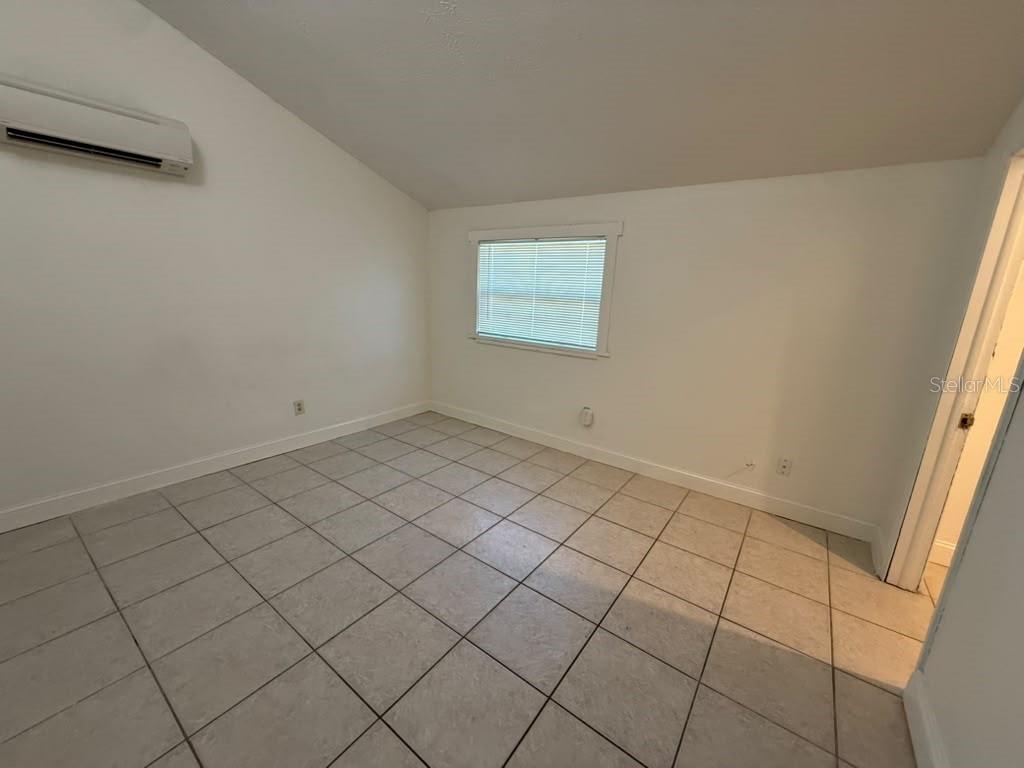 8606 N SEMMES ST #B
