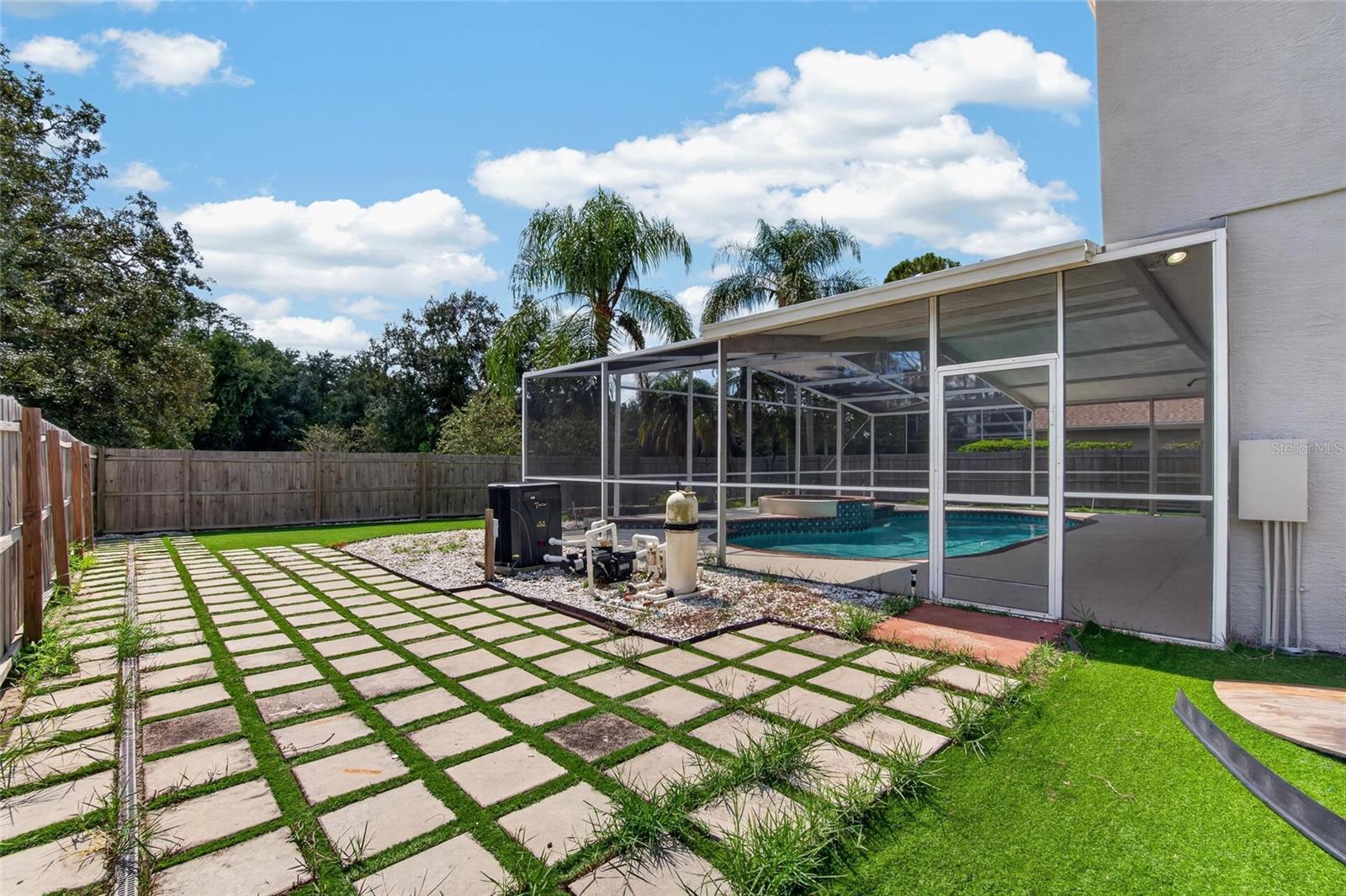 9110 ROCKROSE DR