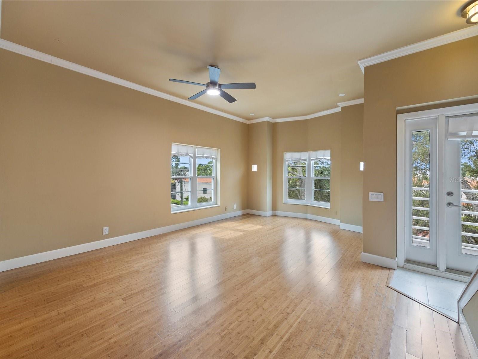 4950 BAYSHORE BLVD #28