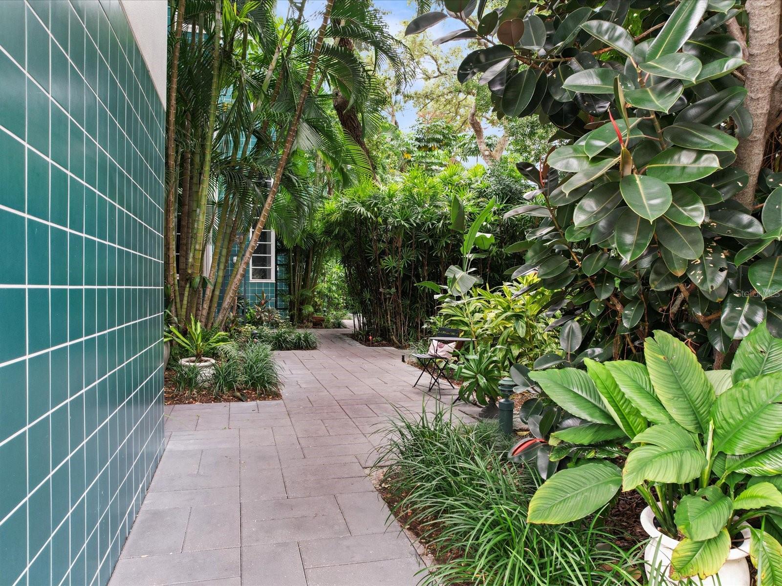 4950 BAYSHORE BLVD #28
