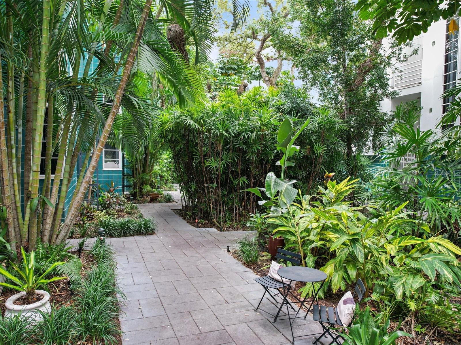 4950 BAYSHORE BLVD #28