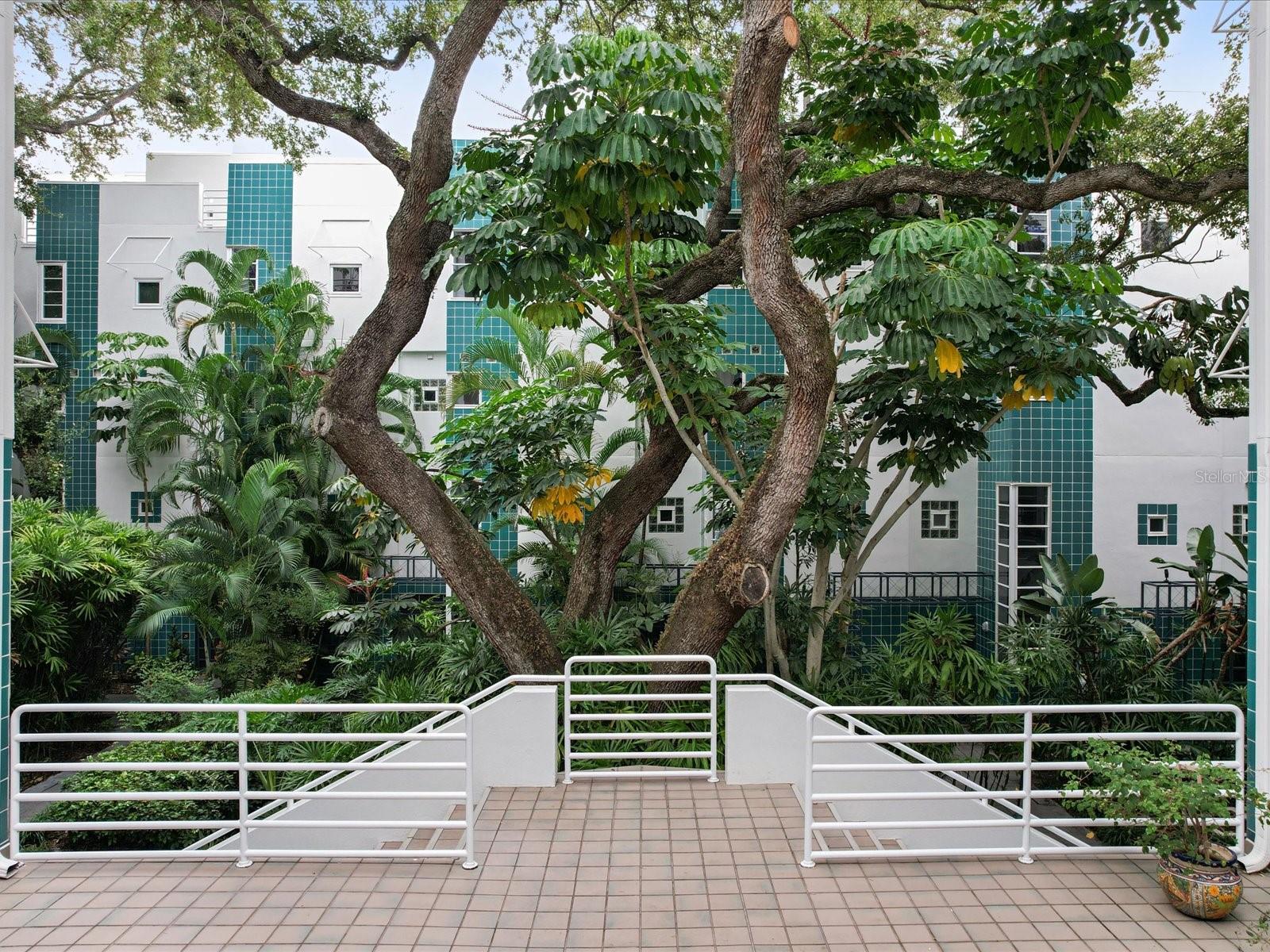 4950 BAYSHORE BLVD #28