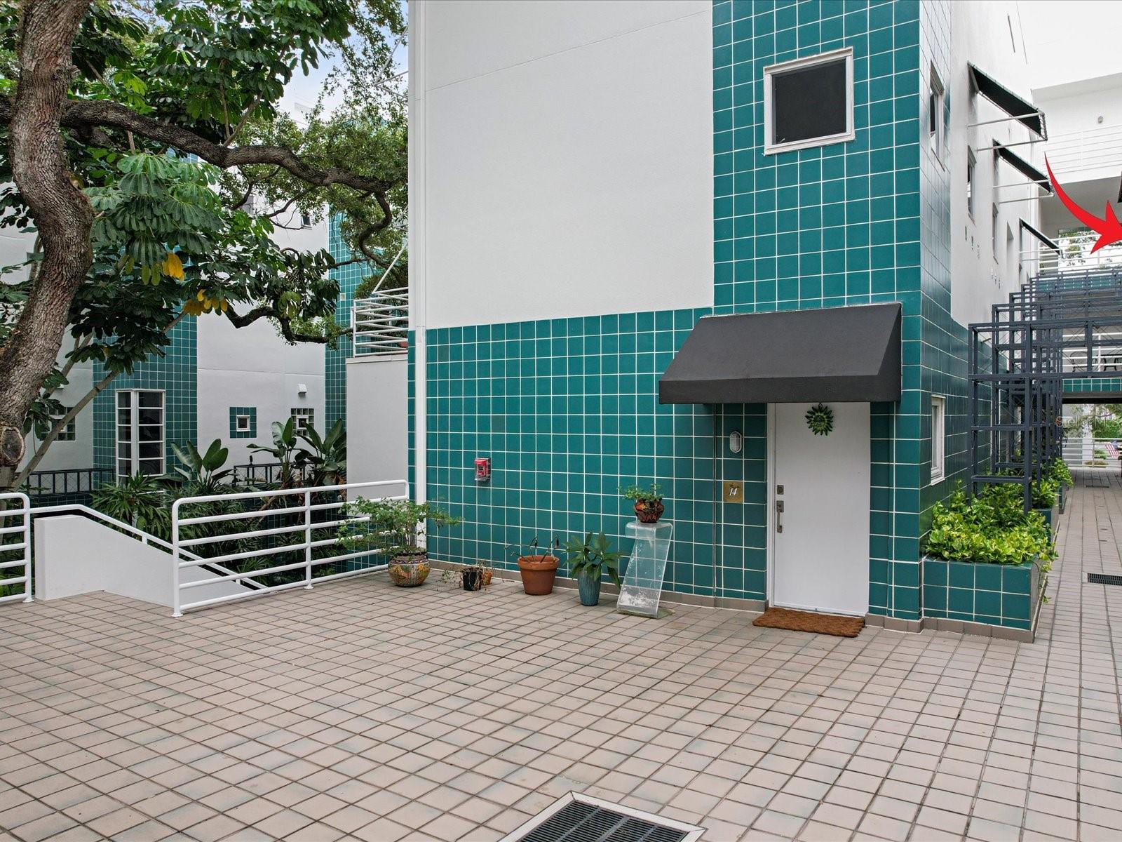 4950 BAYSHORE BLVD #28