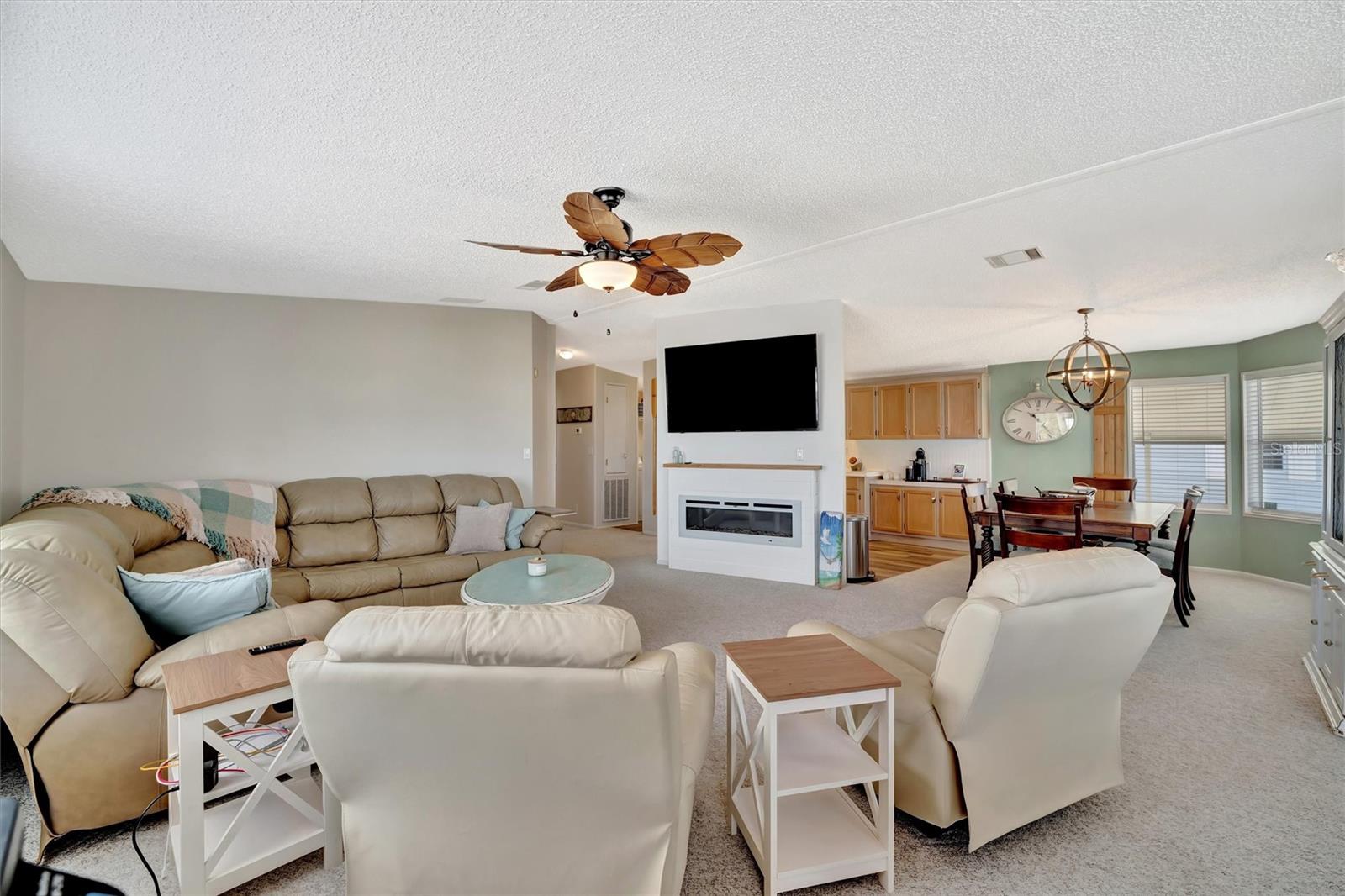 119 E SAINT JOHNS WAY