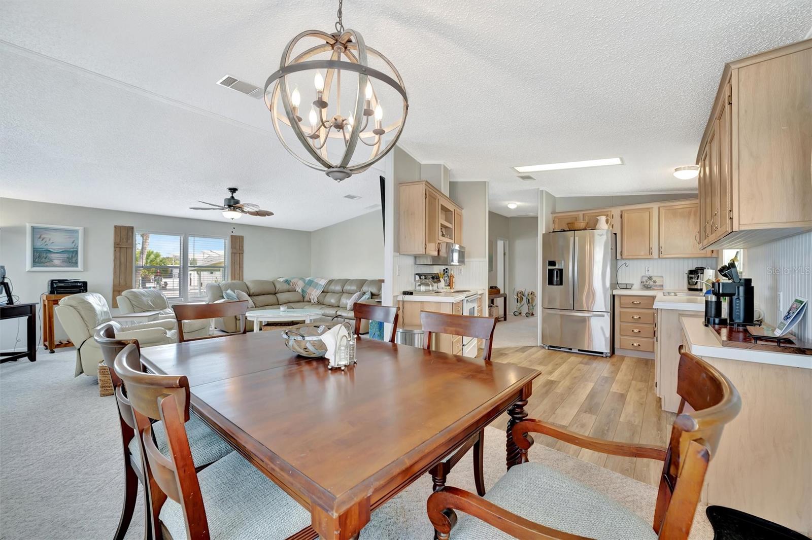 119 E SAINT JOHNS WAY