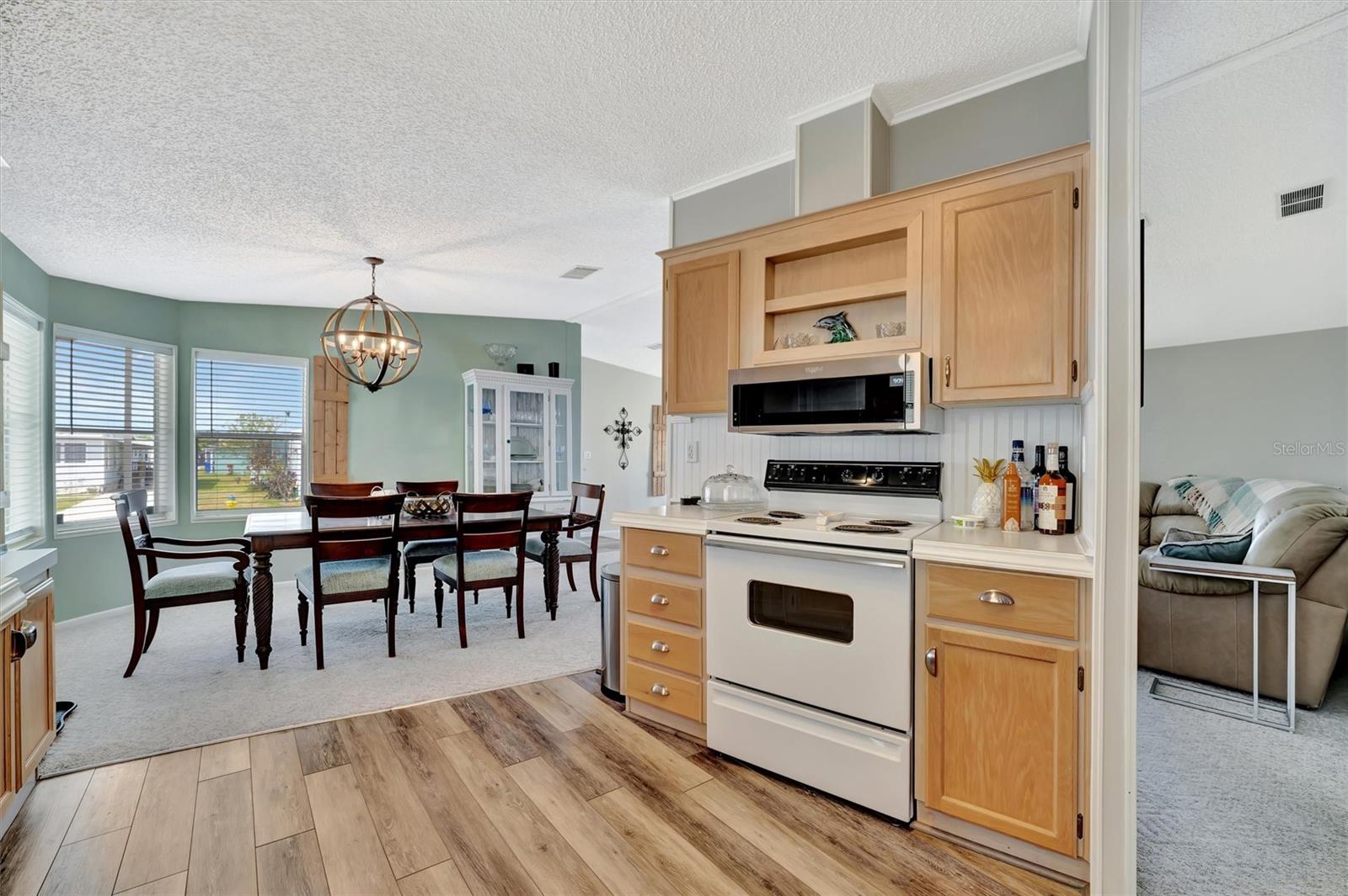 119 E SAINT JOHNS WAY