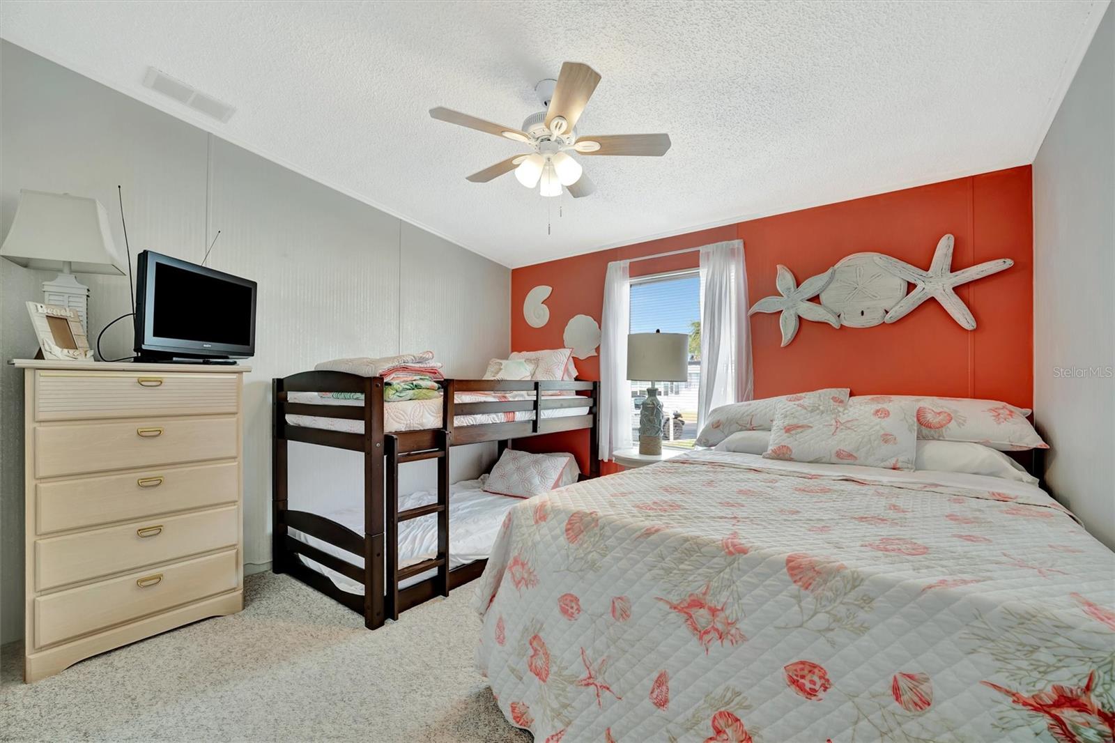 119 E SAINT JOHNS WAY