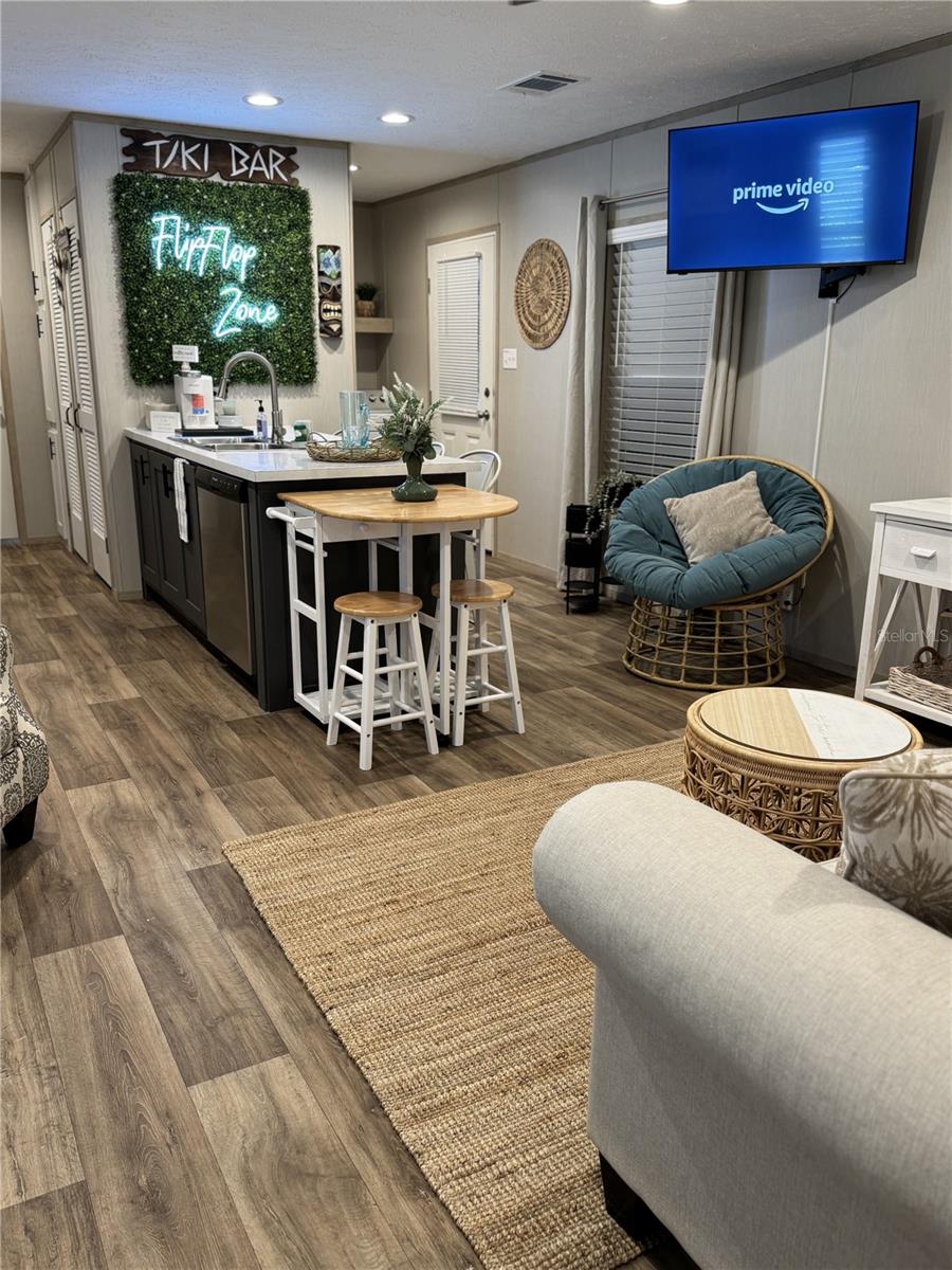 258 3RD ST NW