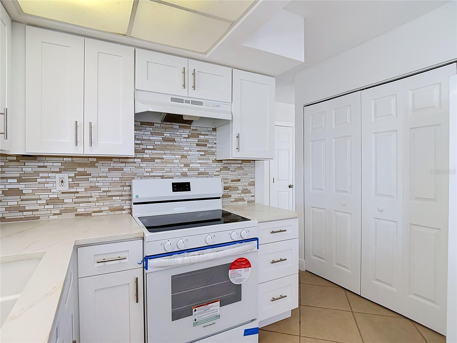 13538 LESLIE DR
