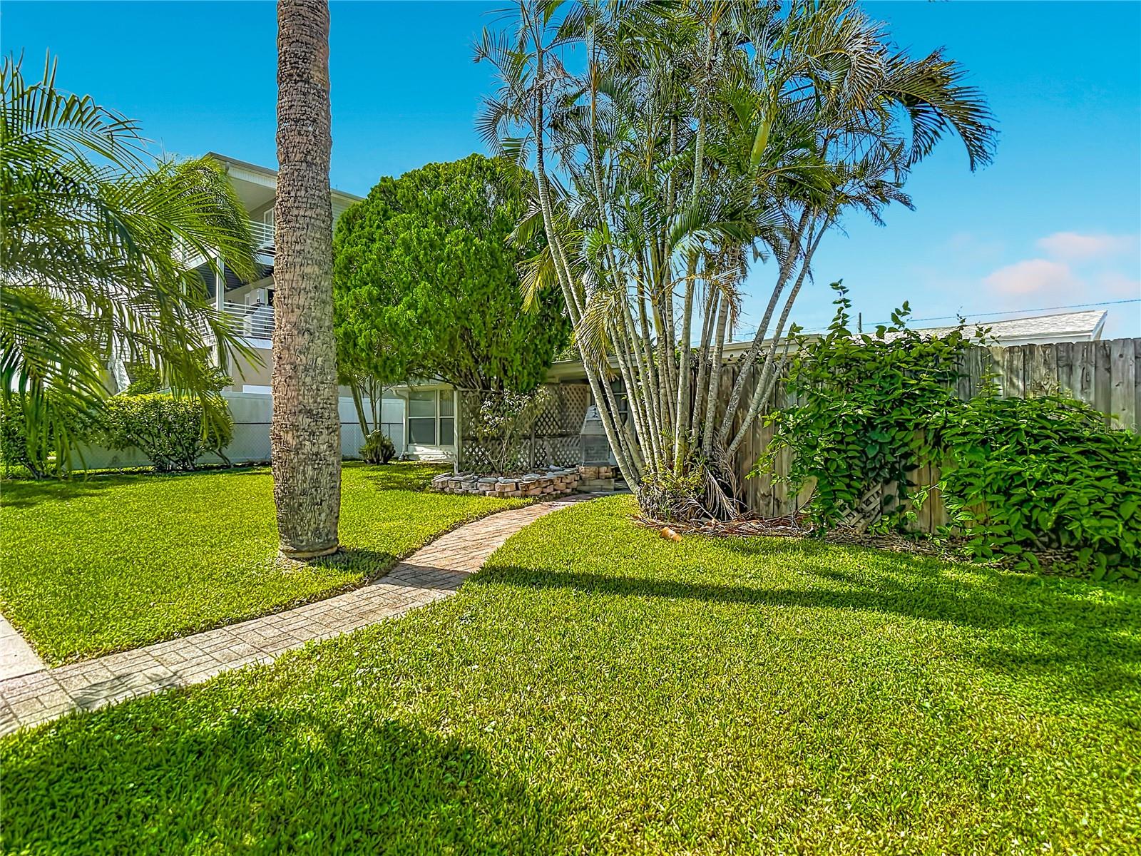 13538 LESLIE DR