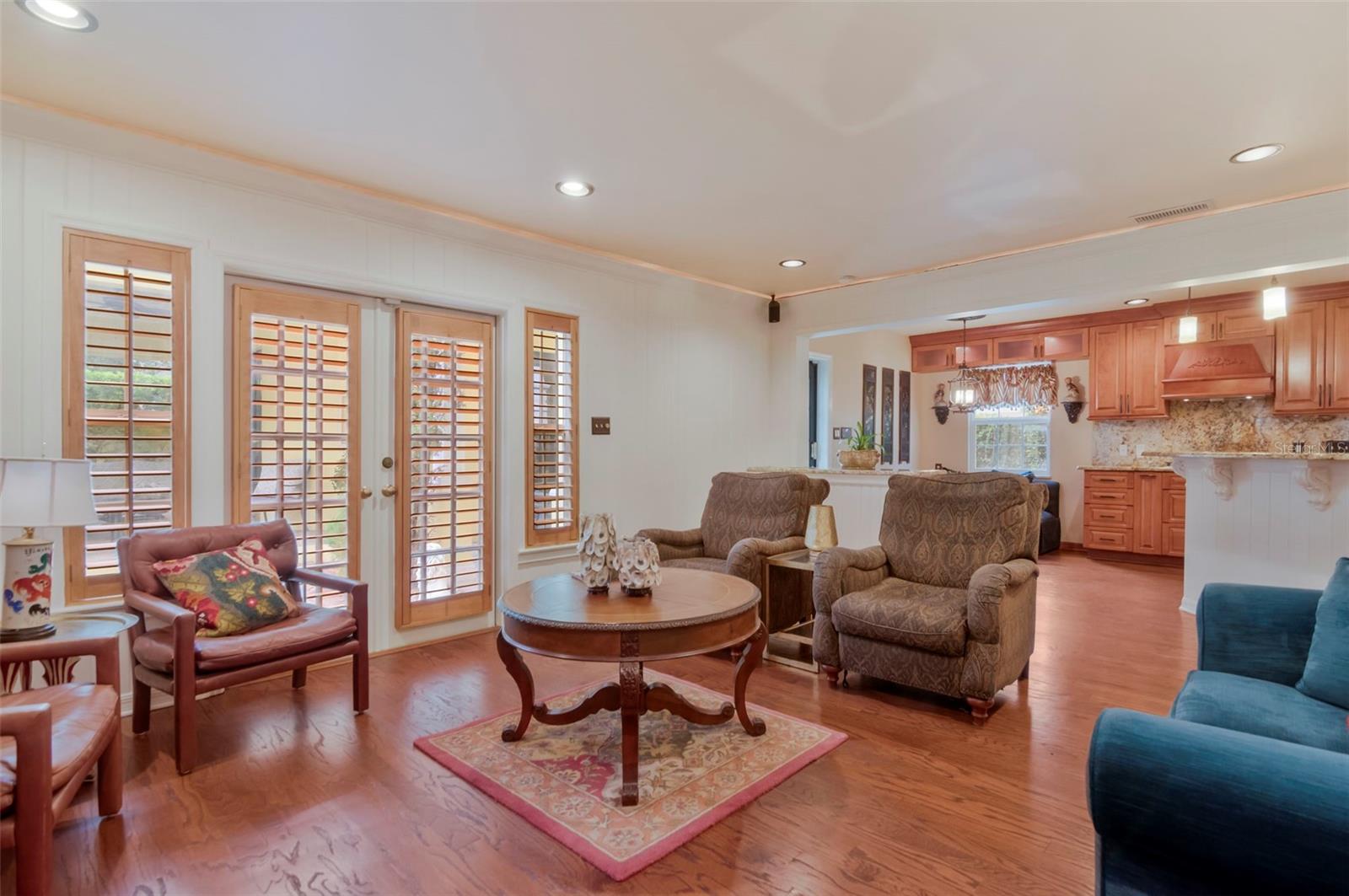 1231 S ROXMERE RD