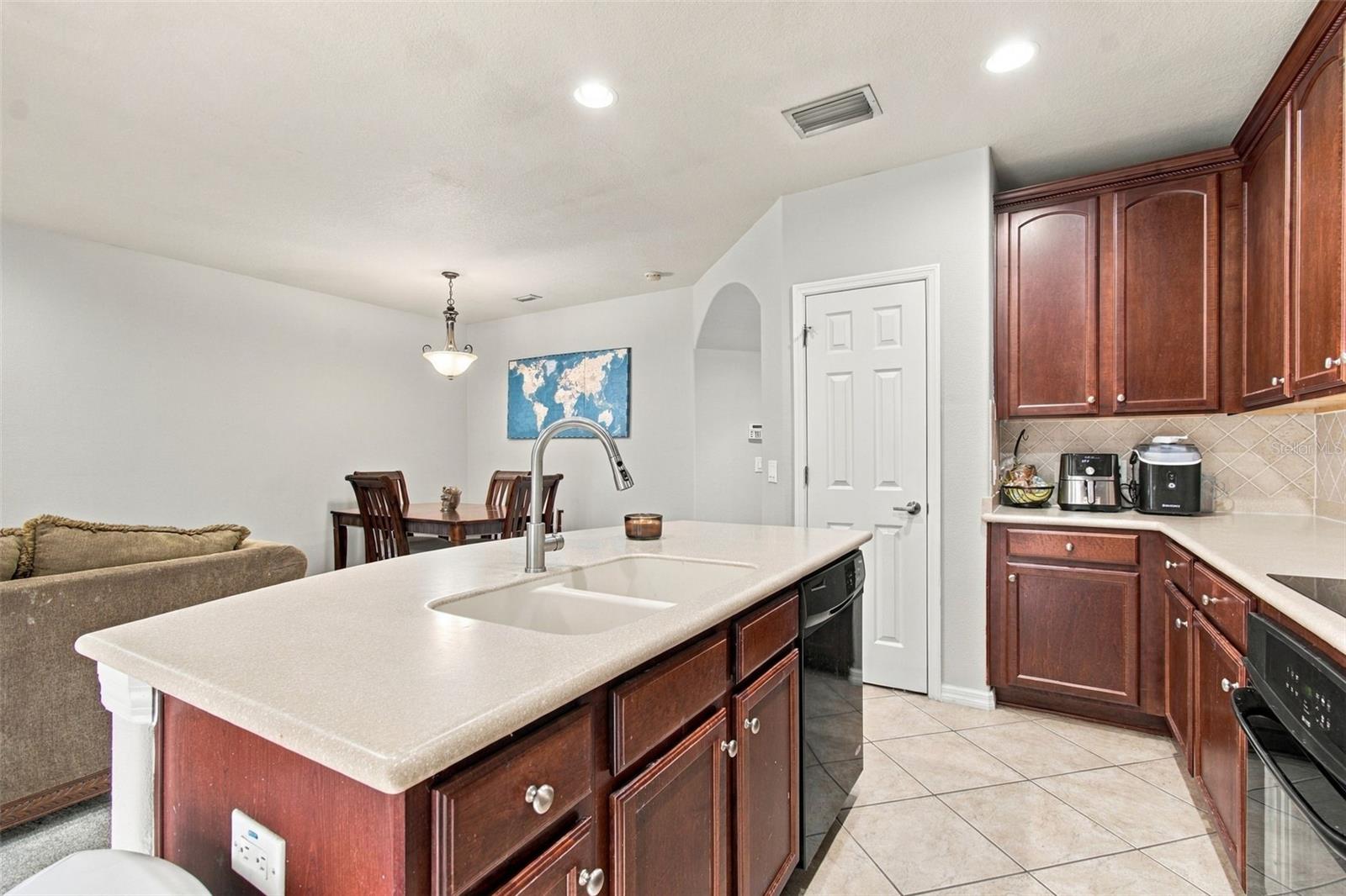 2951 BIRCHCREEK DR