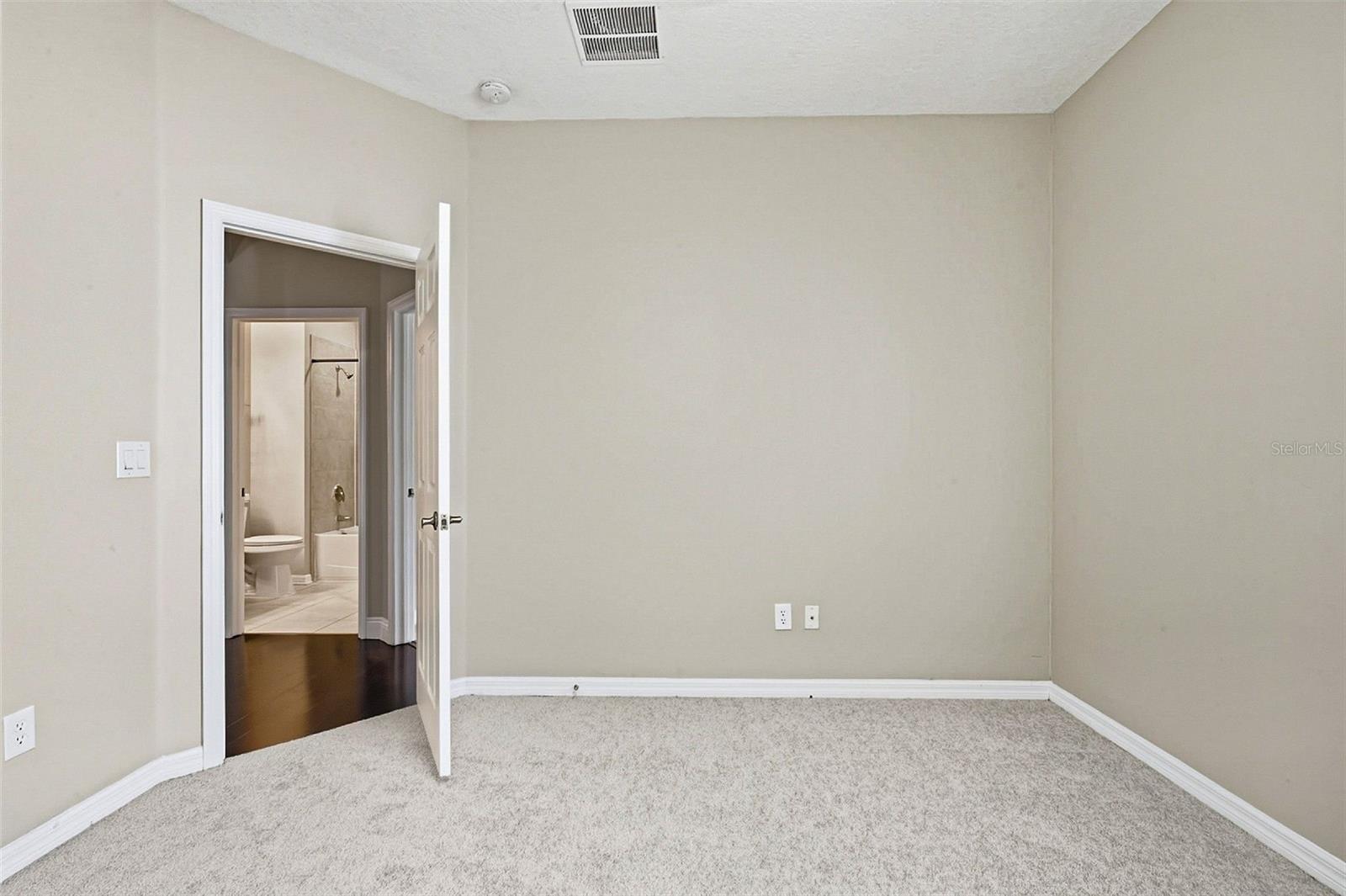 11123 OYSTER BAY CIR