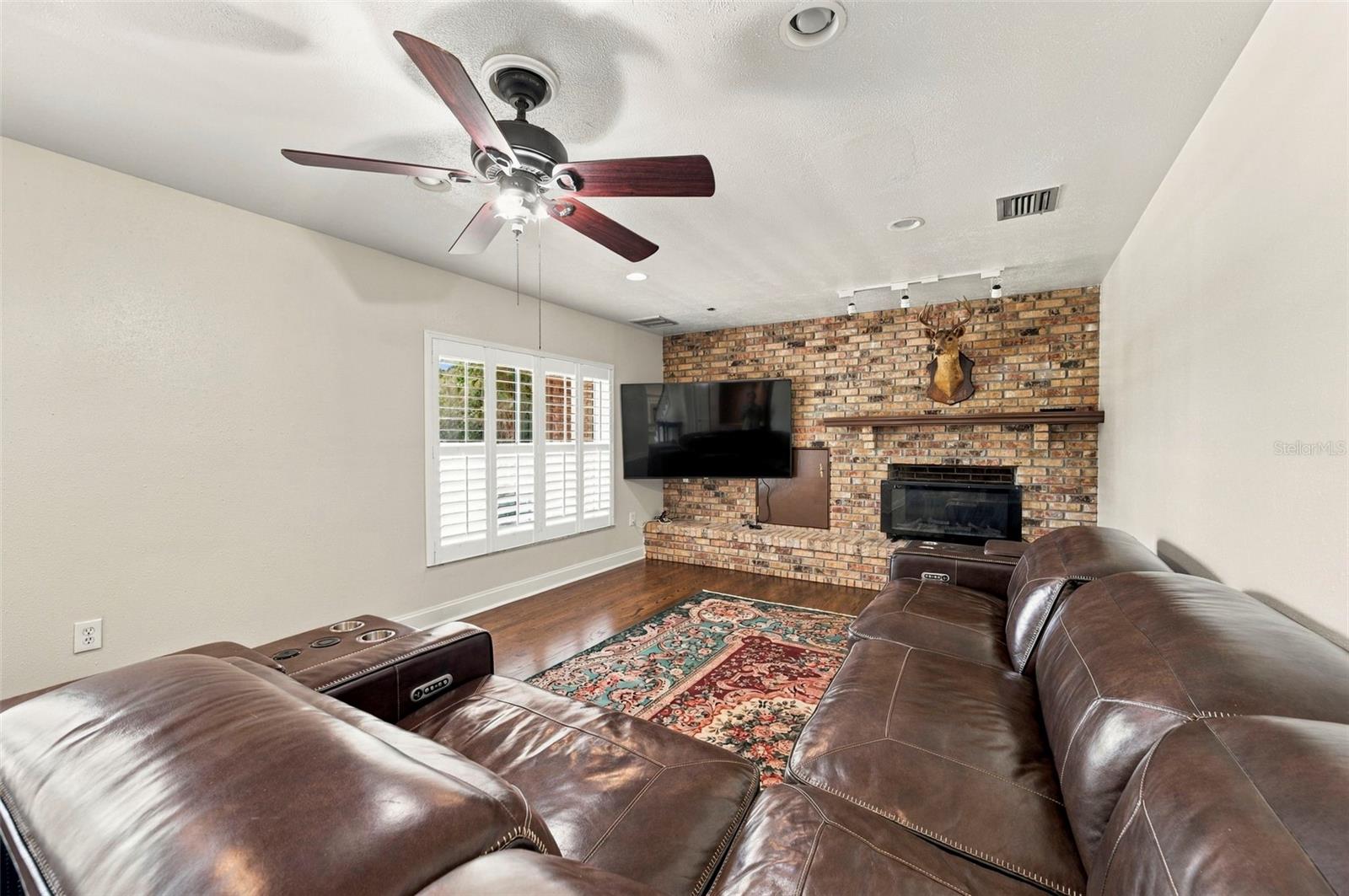 115 HICKORY CREEK DR