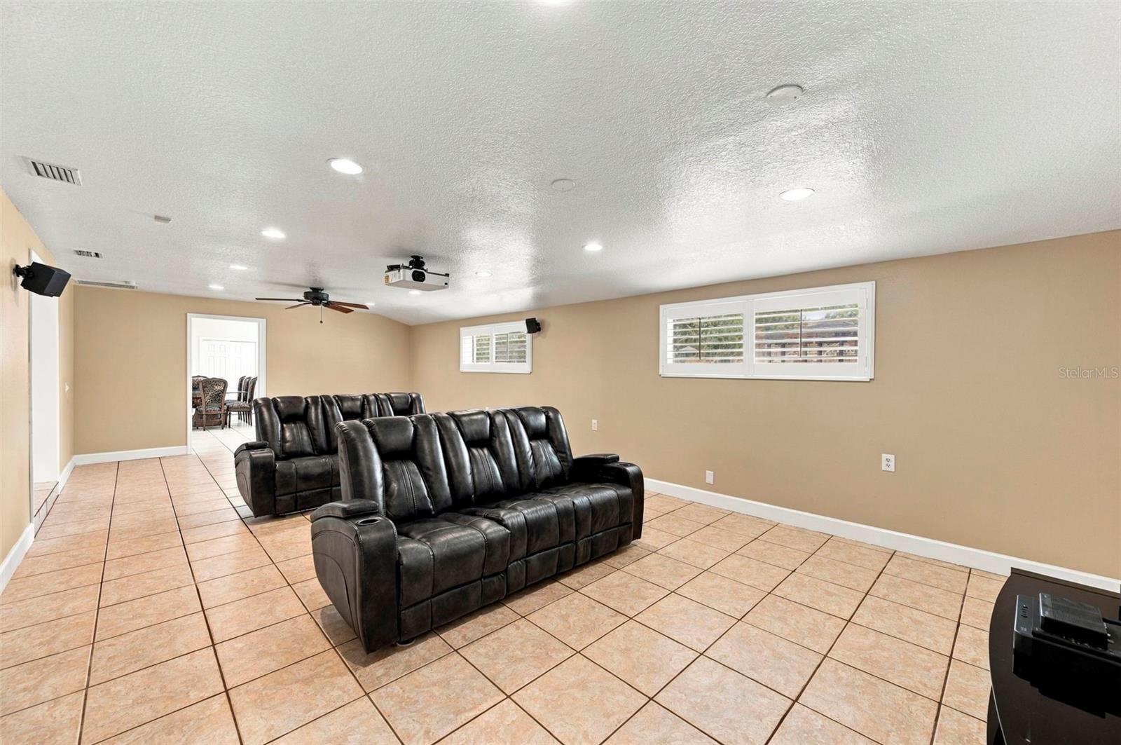 115 HICKORY CREEK DR