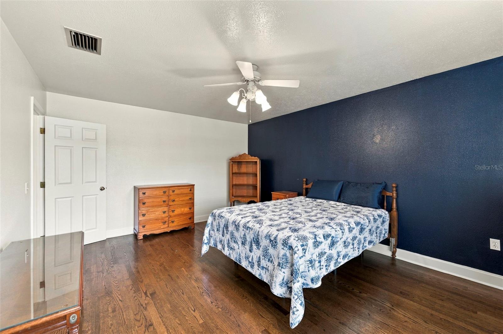 115 HICKORY CREEK DR