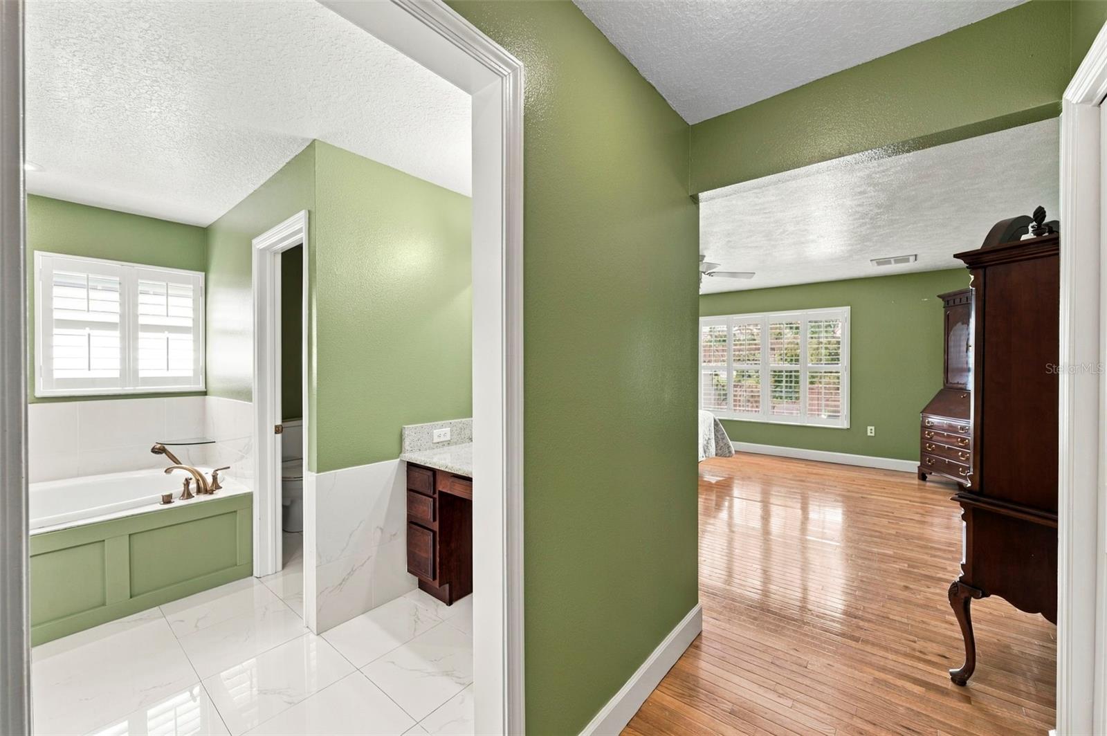 115 HICKORY CREEK DR