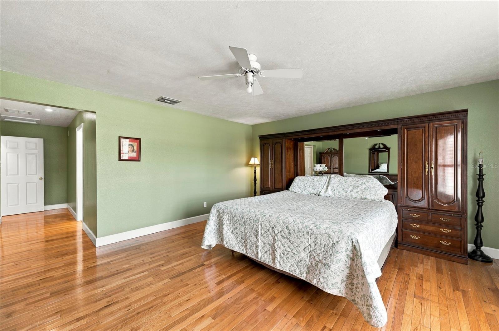 115 HICKORY CREEK DR
