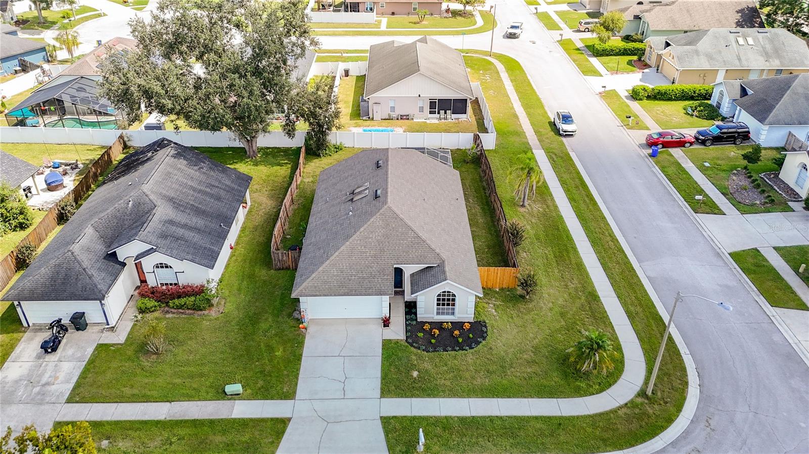 5818 AZURE DR