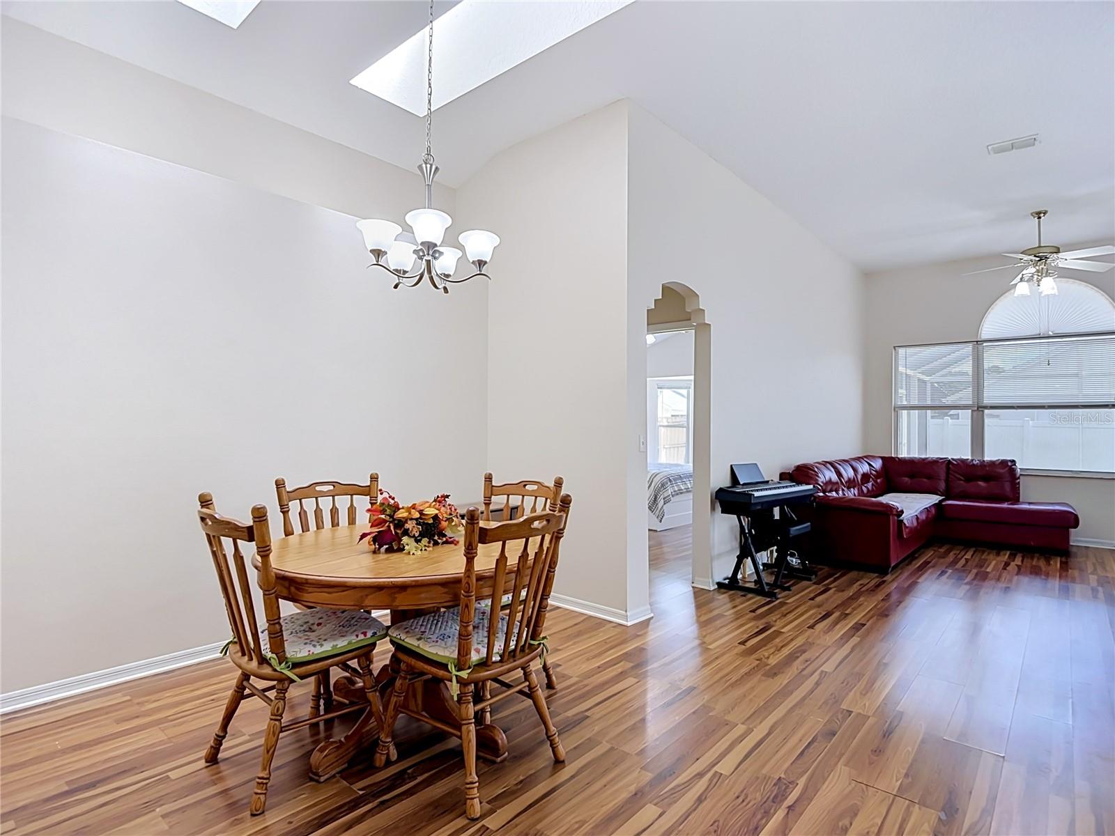 5818 AZURE DR