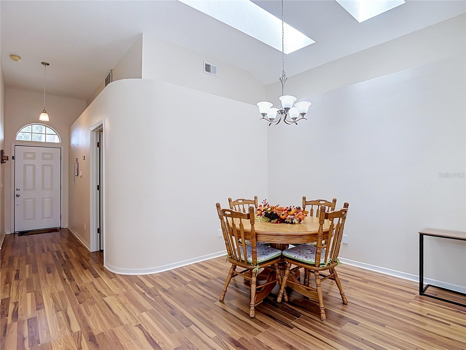 5818 AZURE DR