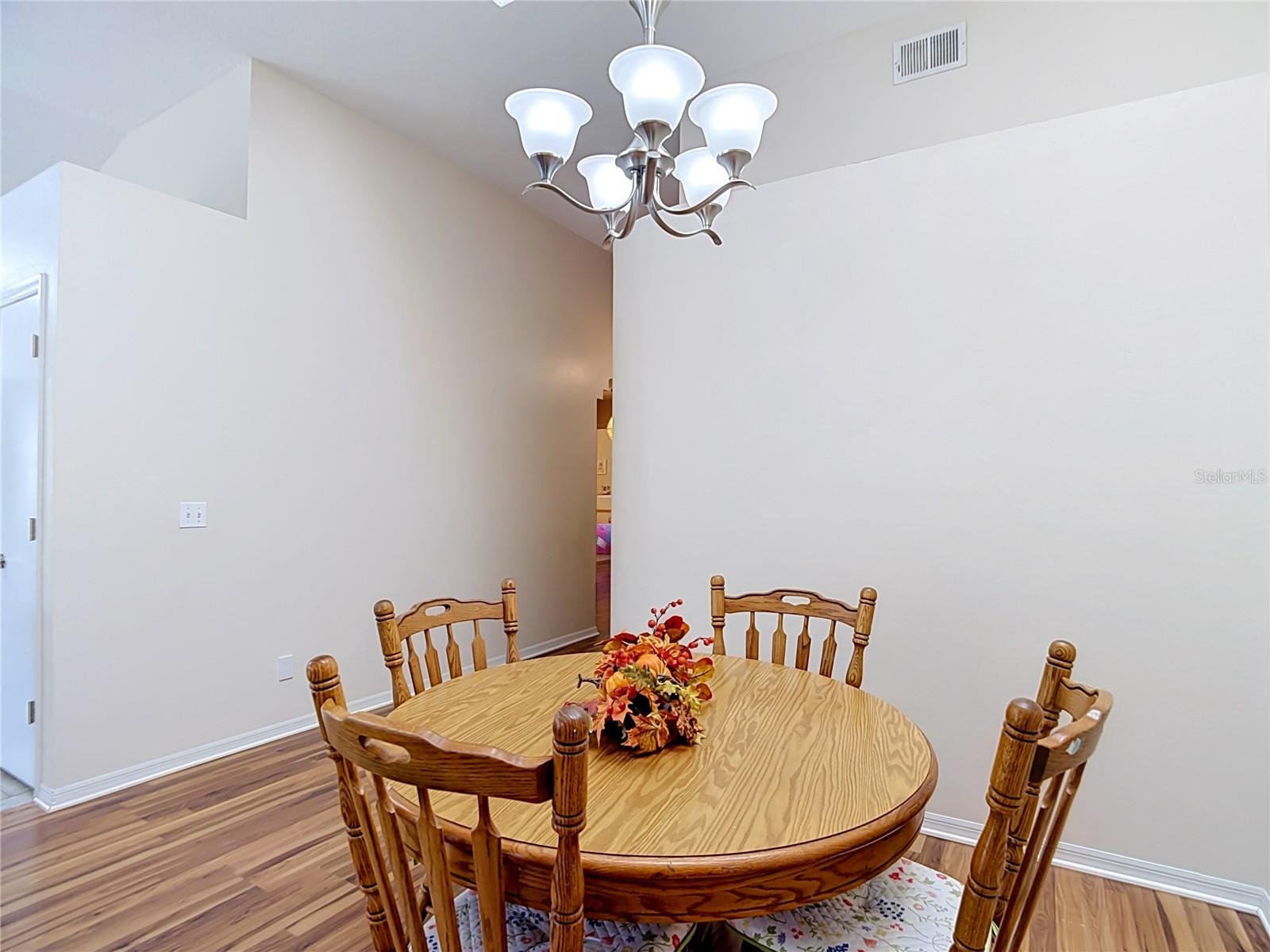 5818 AZURE DR