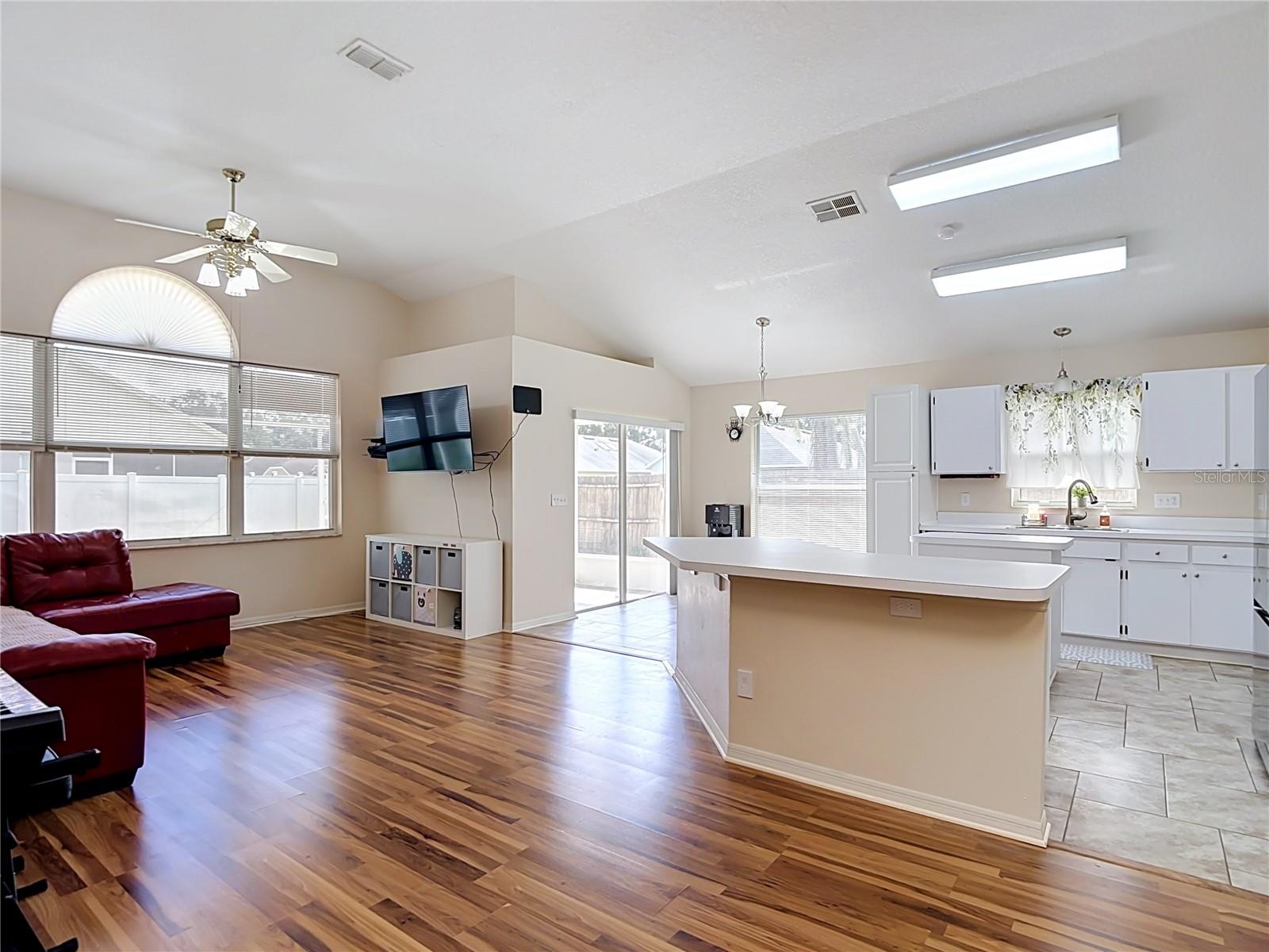 5818 AZURE DR