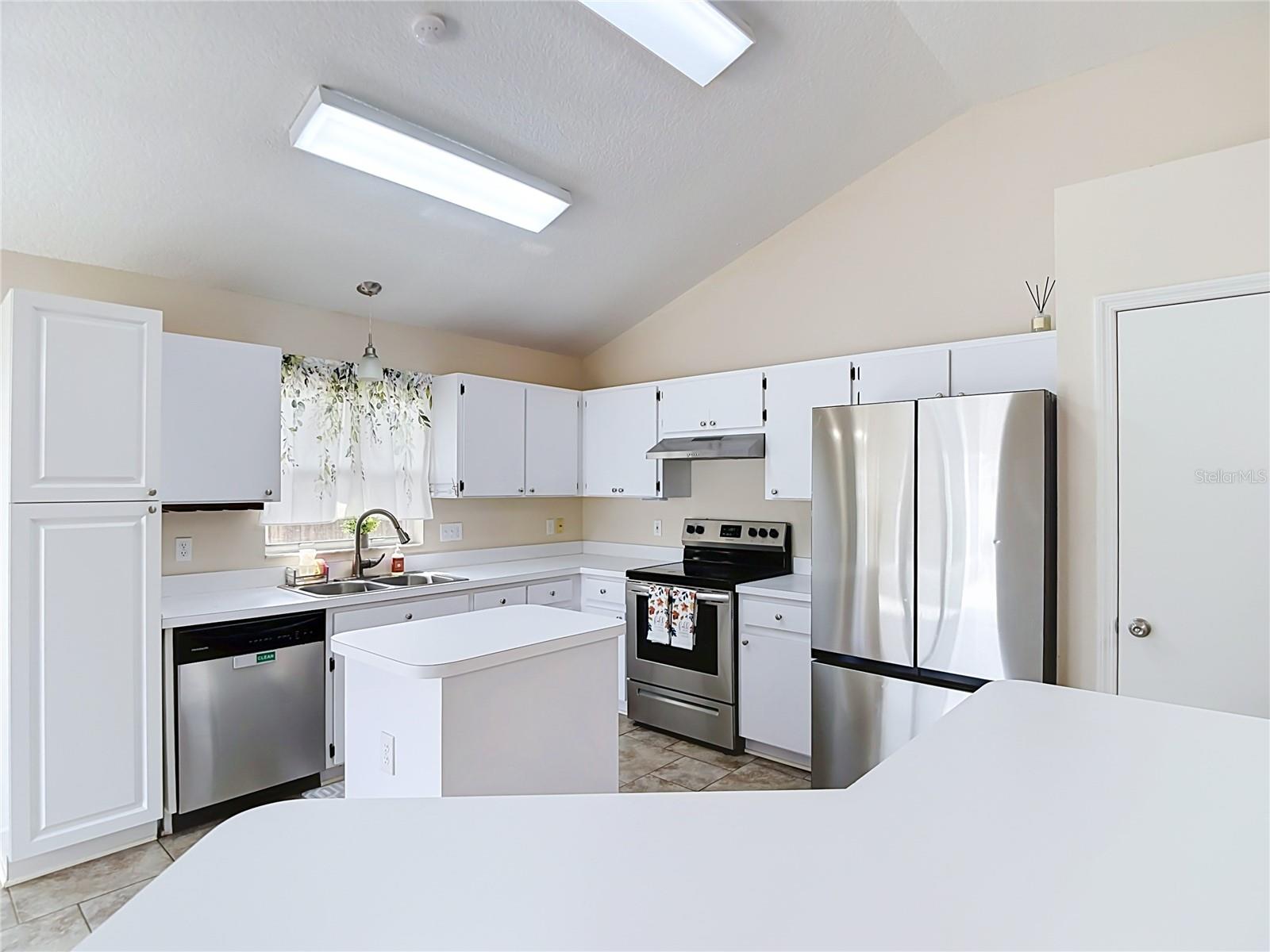 5818 AZURE DR