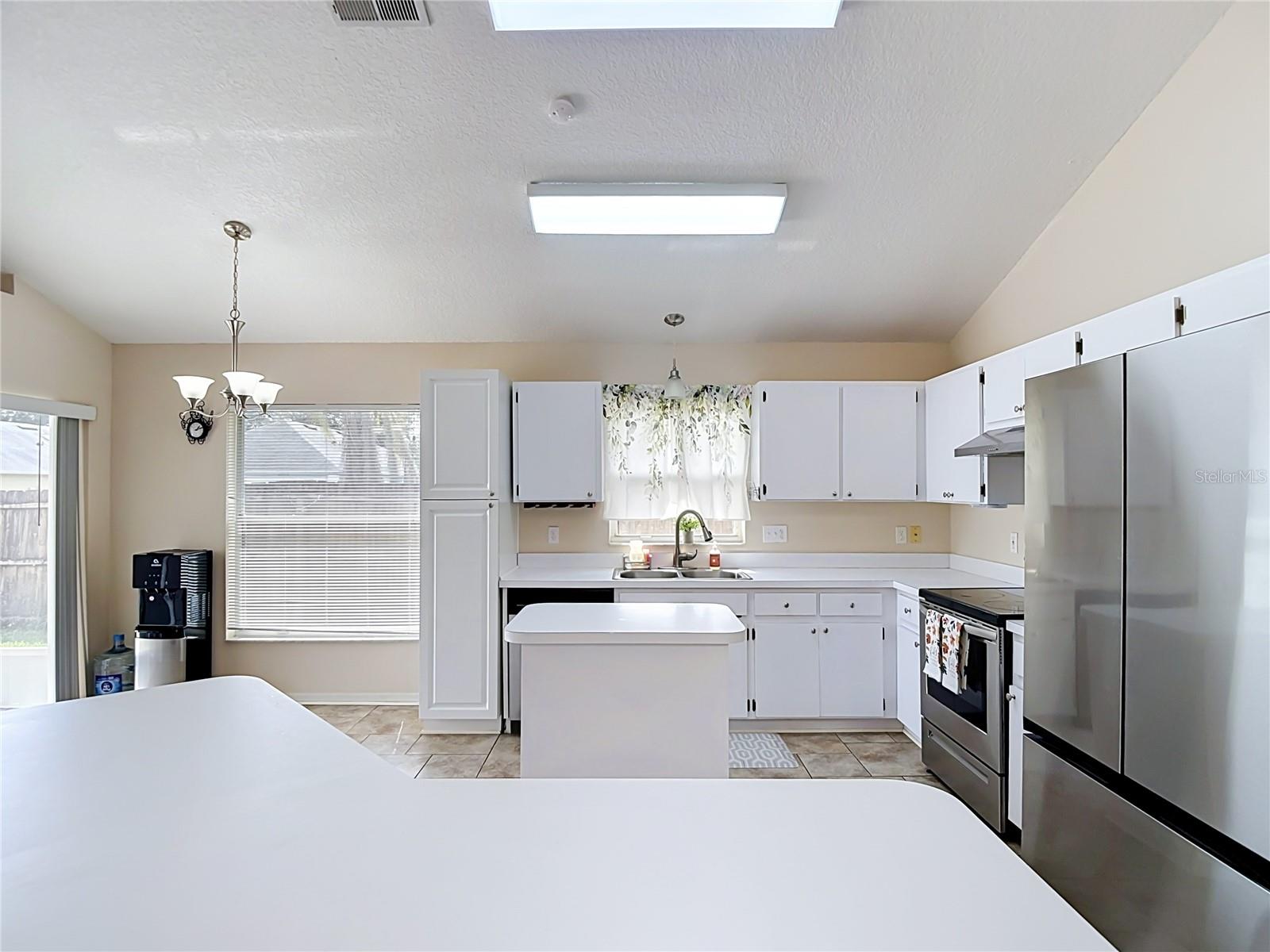 5818 AZURE DR