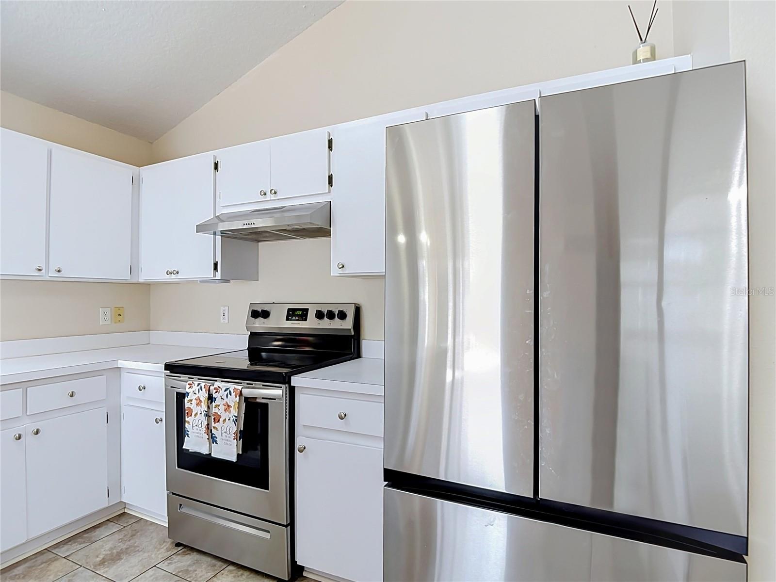 5818 AZURE DR