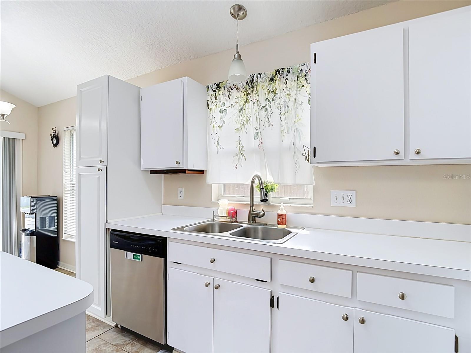 5818 AZURE DR